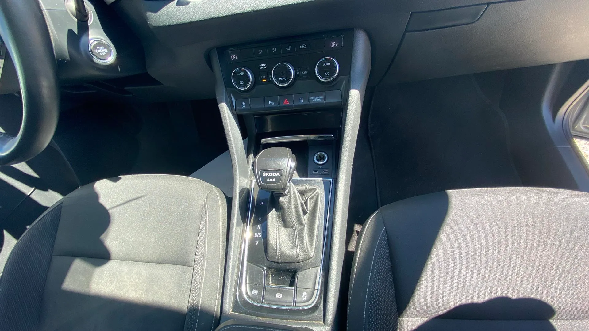 Škoda Karoq 2.0 TDI DSG 4x4 Ambition - foto 18