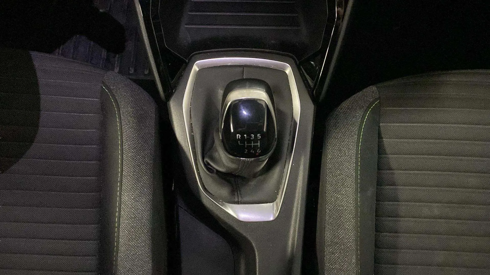 Peugeot 2008 Active Pack PureTech 100 - foto 17