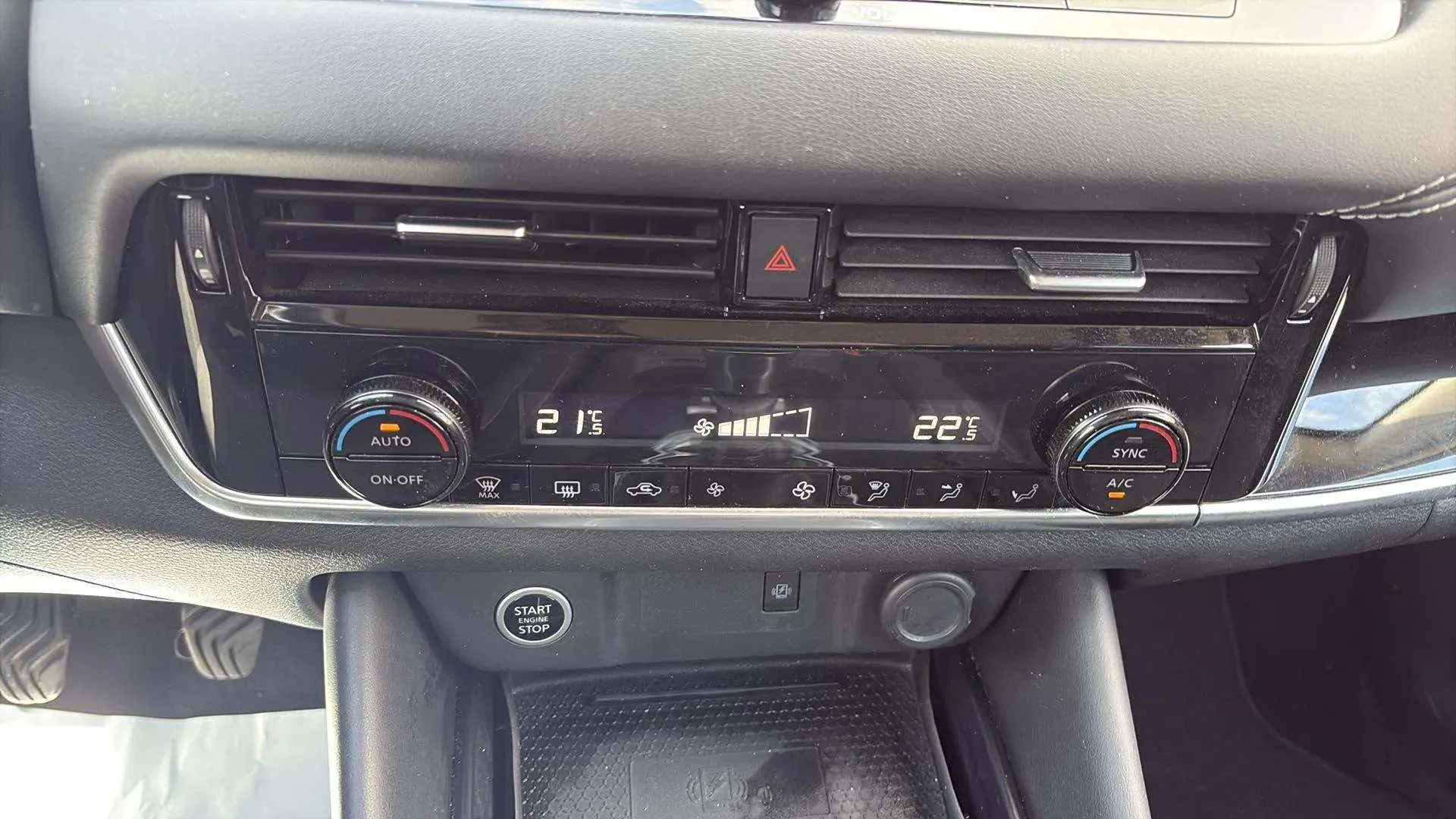 Nissan Qashqai DIG-T N-Connecta - foto 21