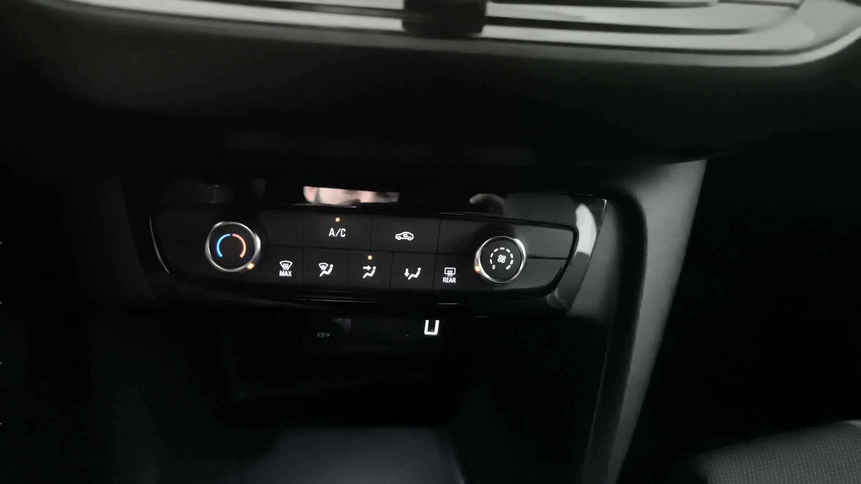 Opel Corsa 1.2T XHL Edition - foto 19