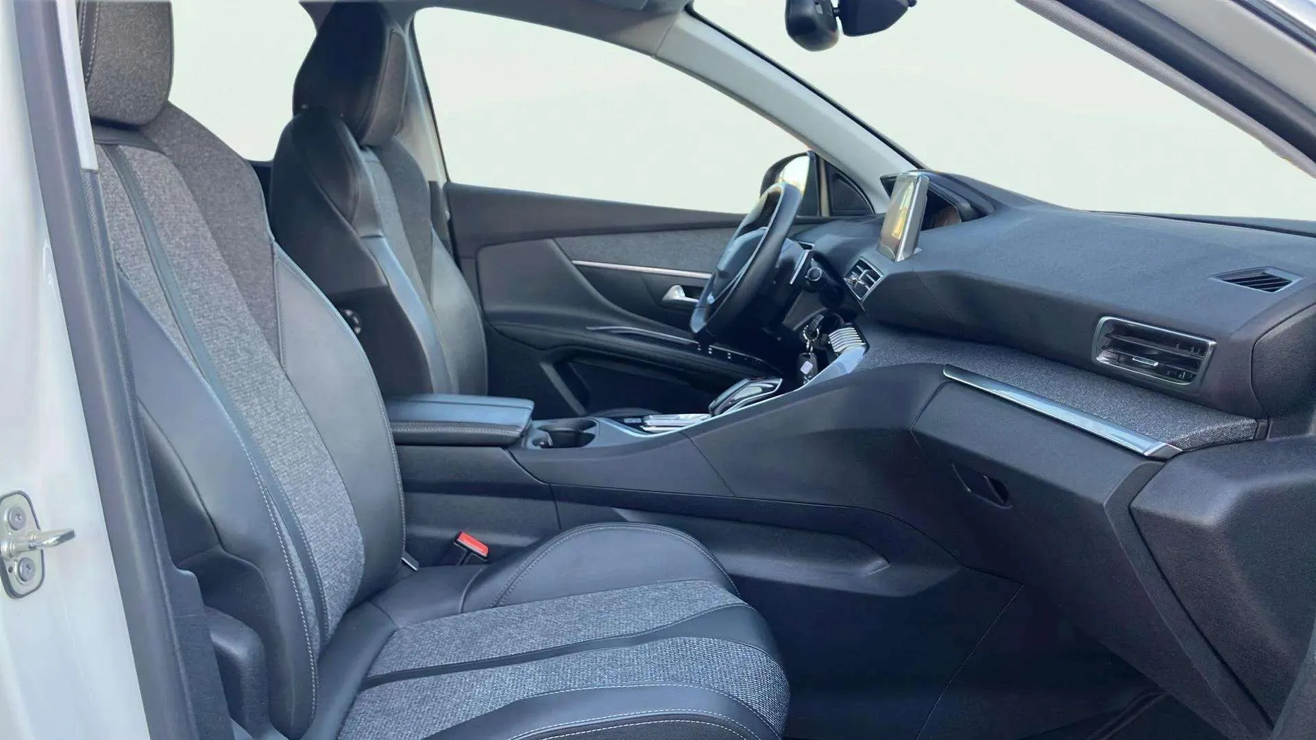 Peugeot 5008 1.5 BlueHDi Allure Pack EAT8 - foto 17
