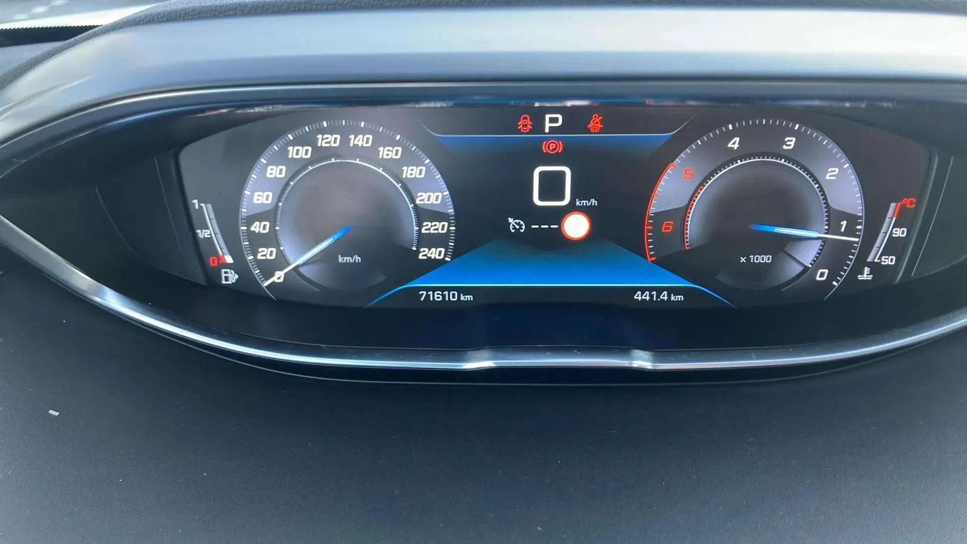 Peugeot 5008 1.5 BlueHDi Allure Pack EAT8 - foto 14