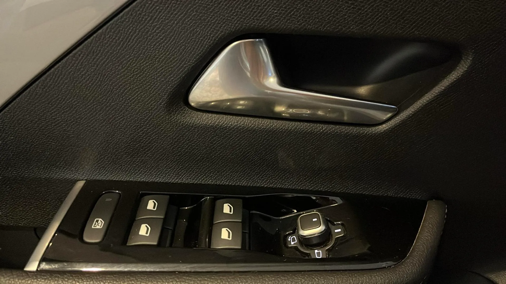 Opel Astra 1.2T XHT Basic Edition - foto 9