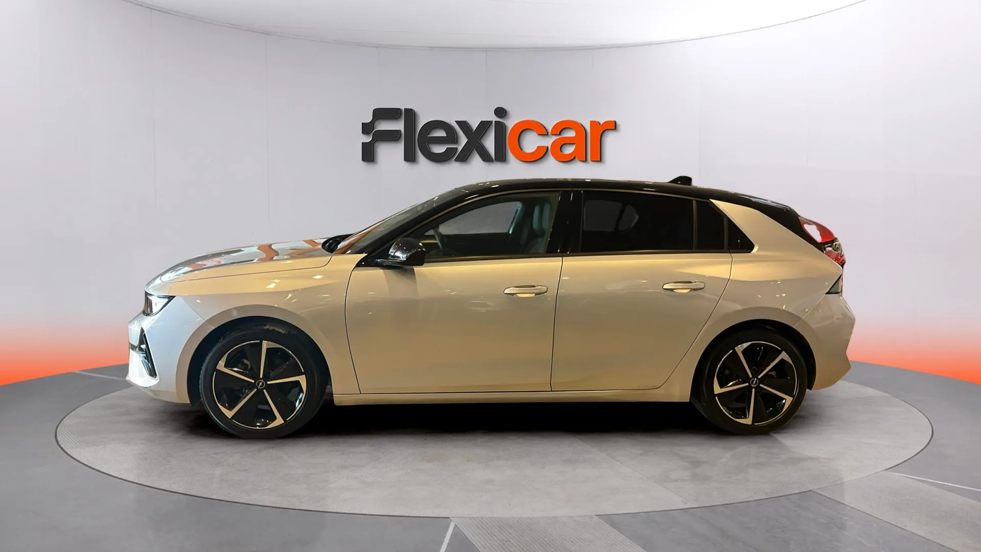 Opel Astra 1.2T XHT Basic Edition - foto 4
