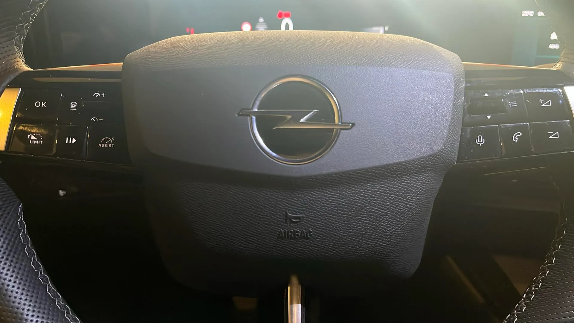 Opel Astra 1.2T XHT Basic Edition - foto 12