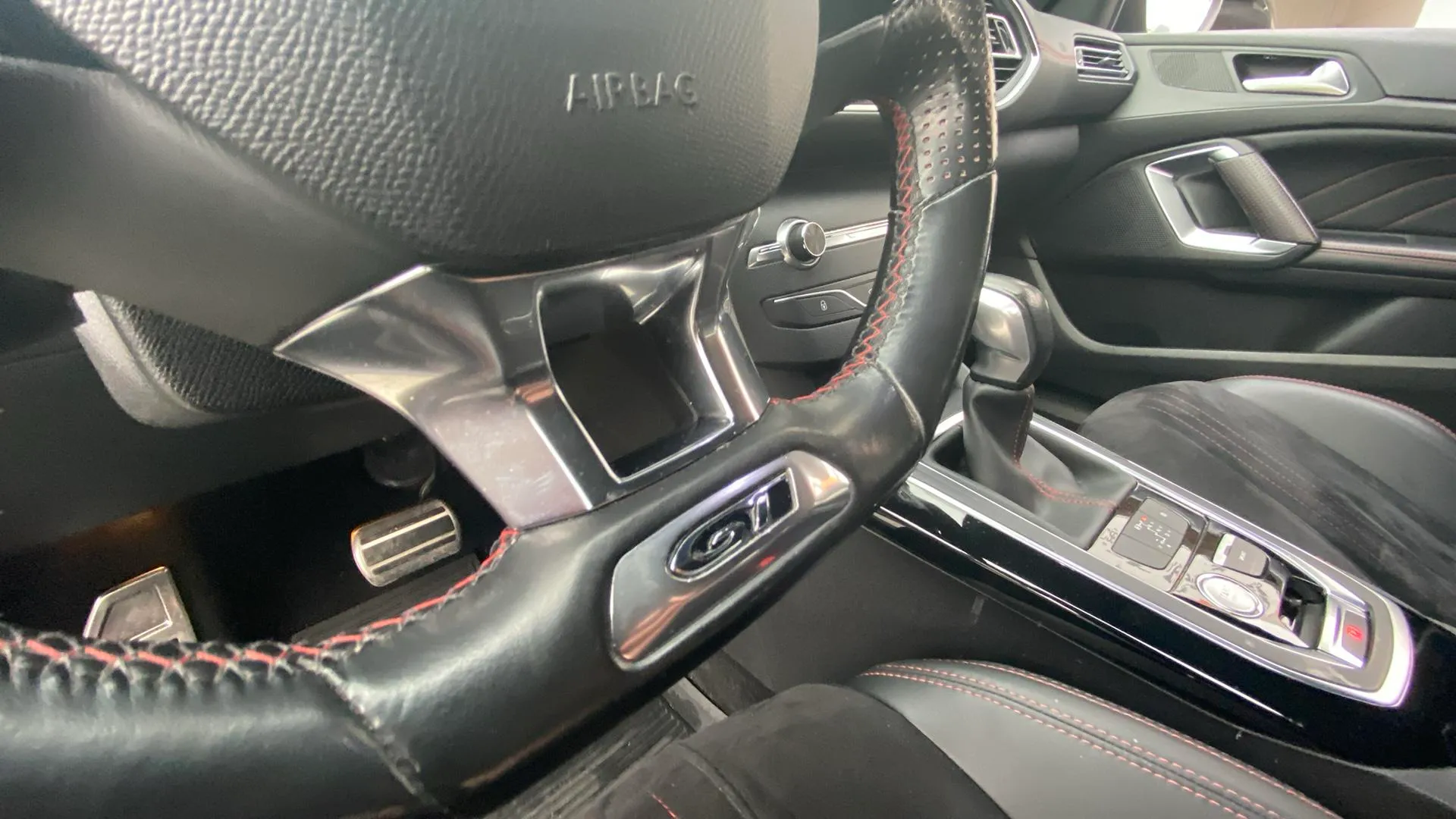 Peugeot 308 SW GT EAT6 - foto 18