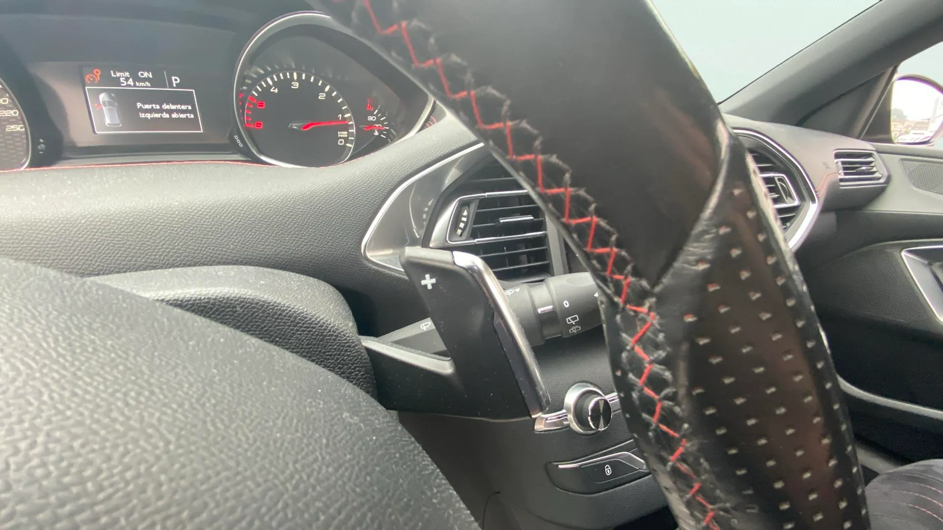 Peugeot 308 SW GT EAT6 - foto 19