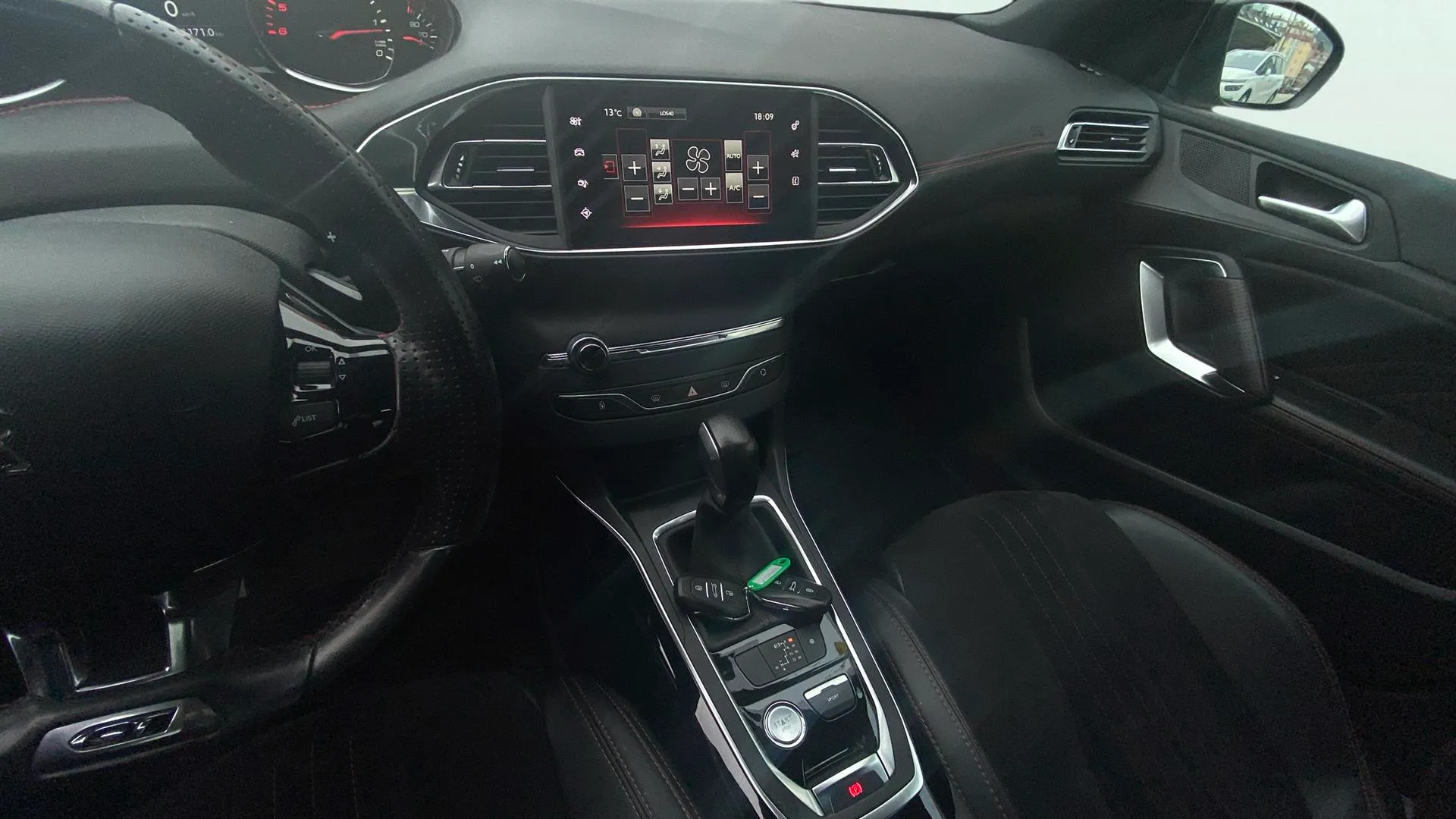 Peugeot 308 SW GT EAT6 - foto 13