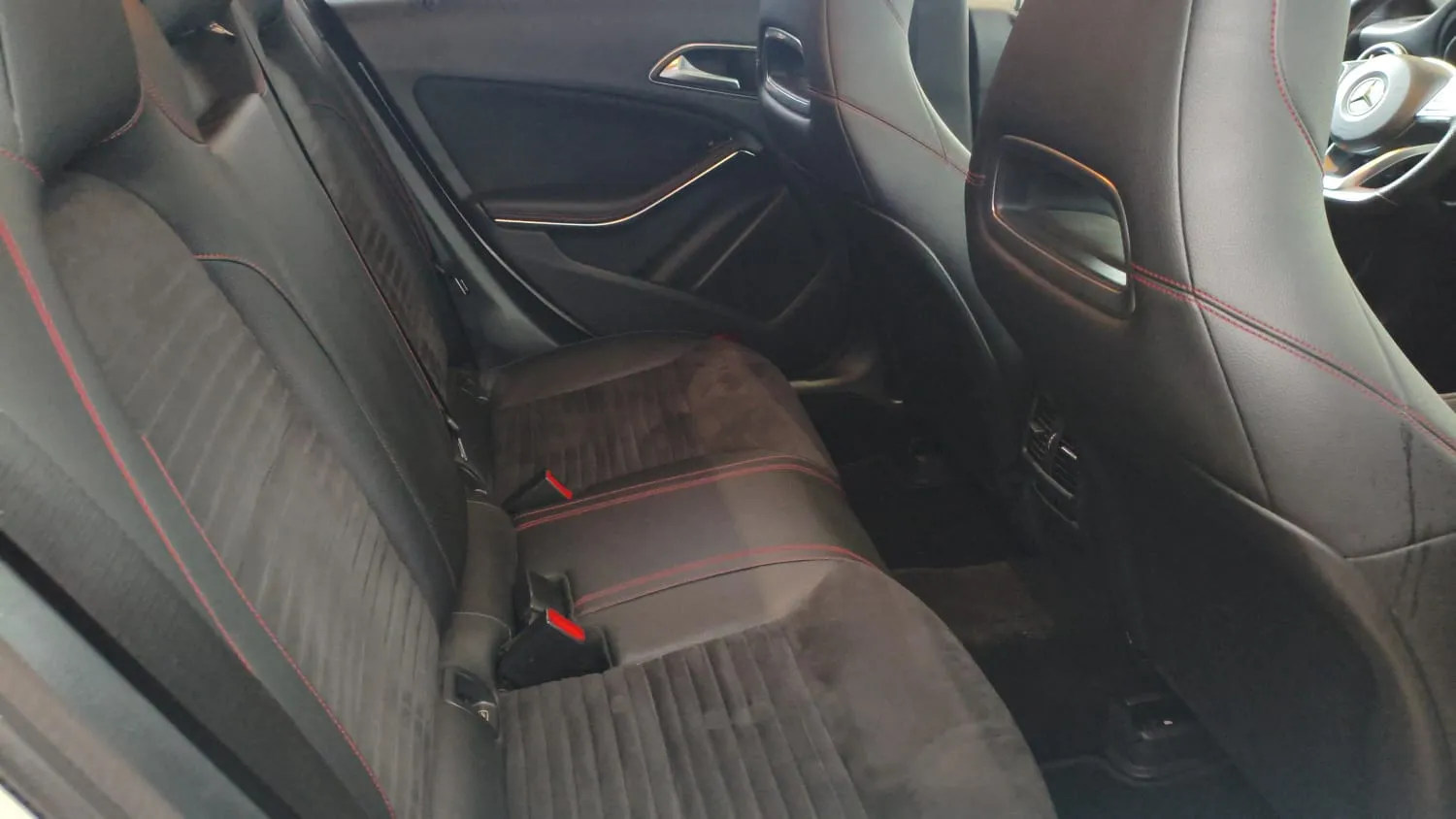 Mercedes-Benz CLA 200 d Shooting Brake - foto 12