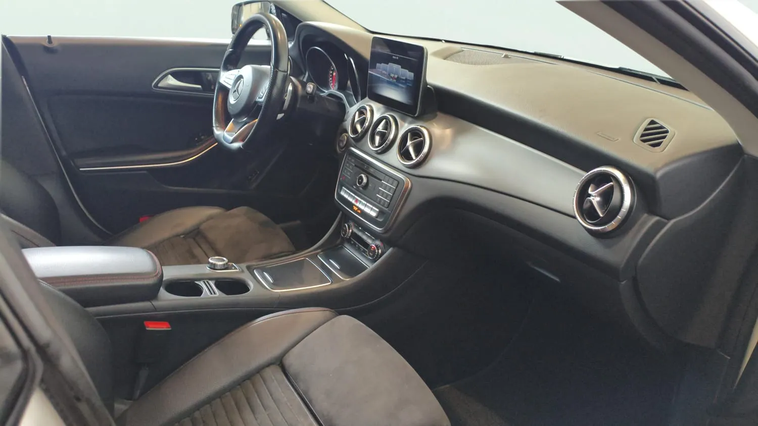 Mercedes-Benz CLA 200 d Shooting Brake - foto 11