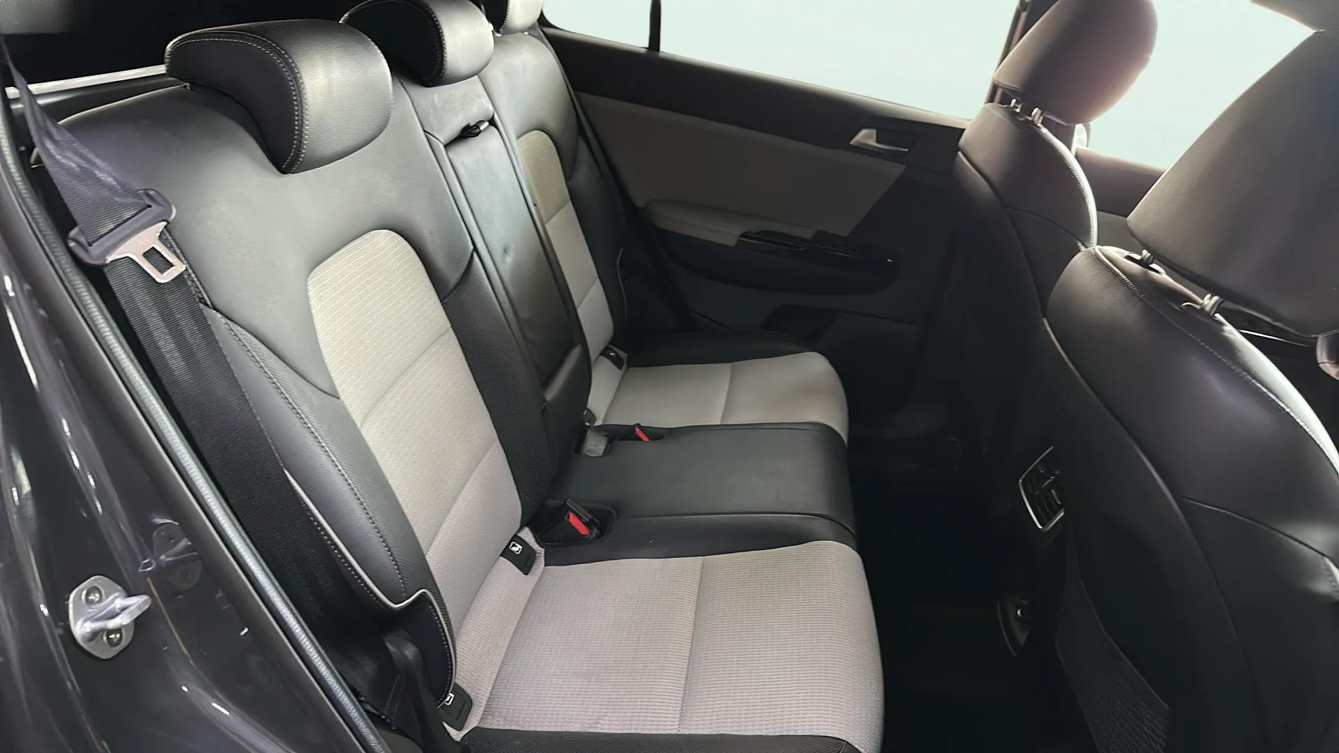 Kia Sportage 1.6 T-GDi GT Line Essentia DCT 4x4 - foto 17