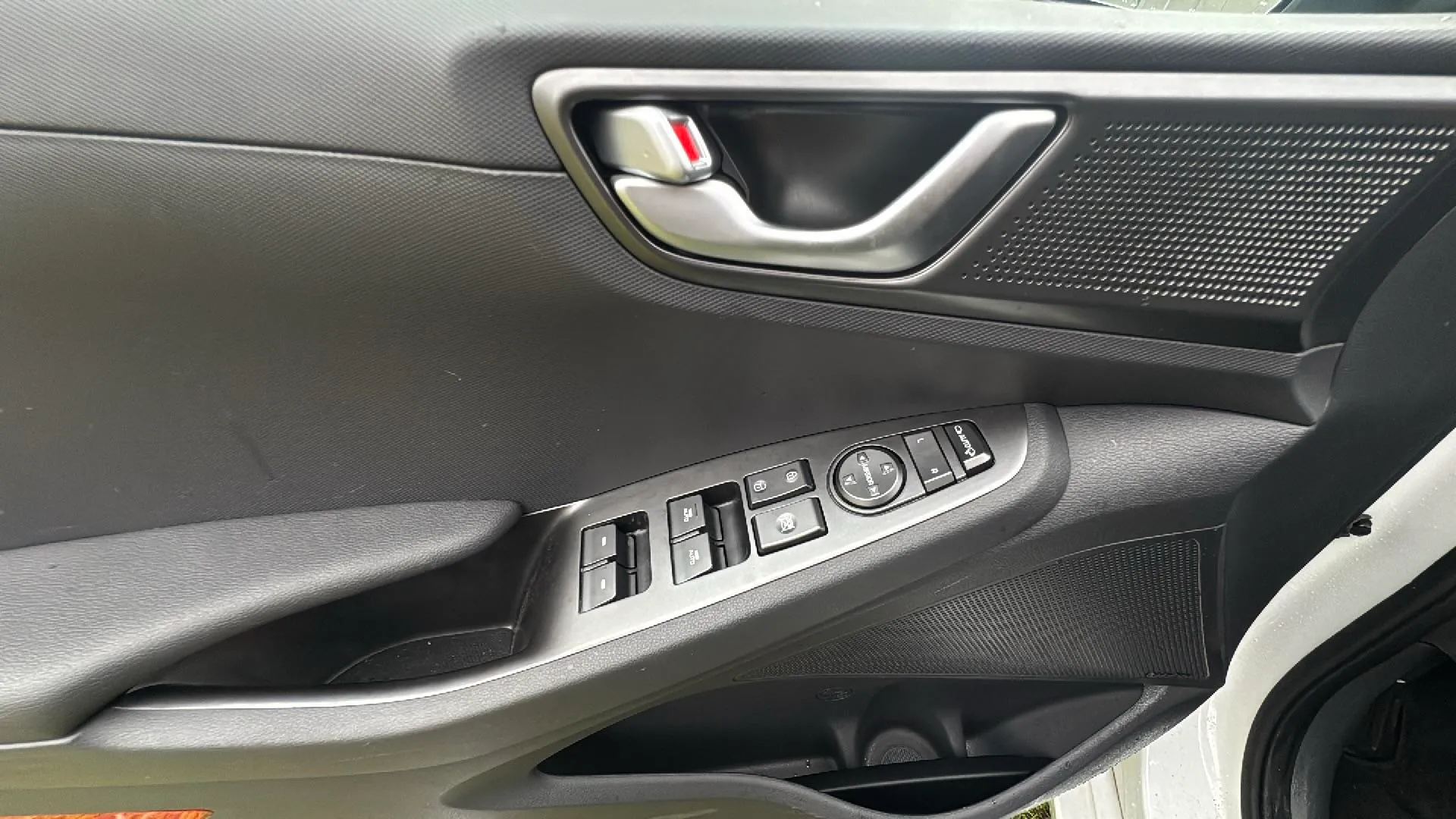 Hyundai Ioniq 1.6 GDI PHEV Style DCT - foto 21