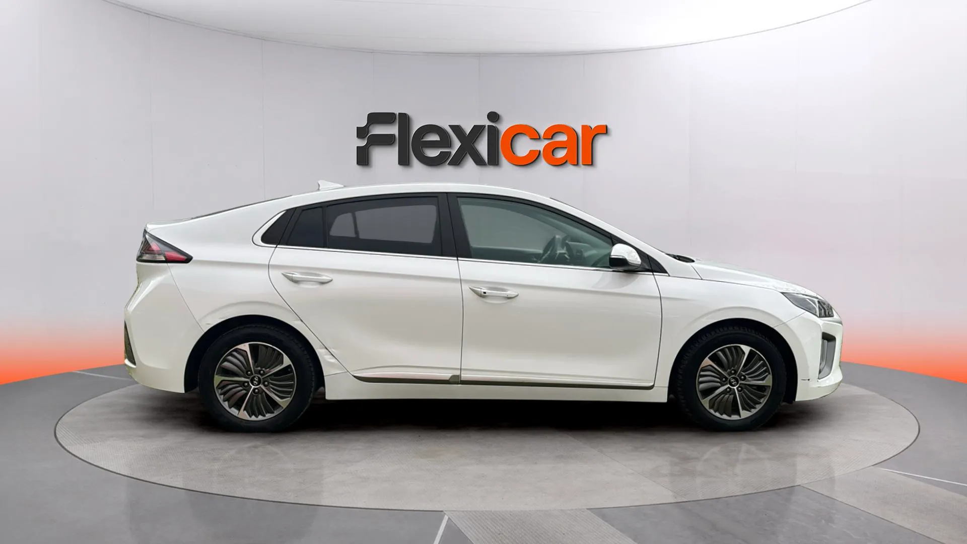 Hyundai Ioniq 1.6 GDI PHEV Style DCT - foto 3