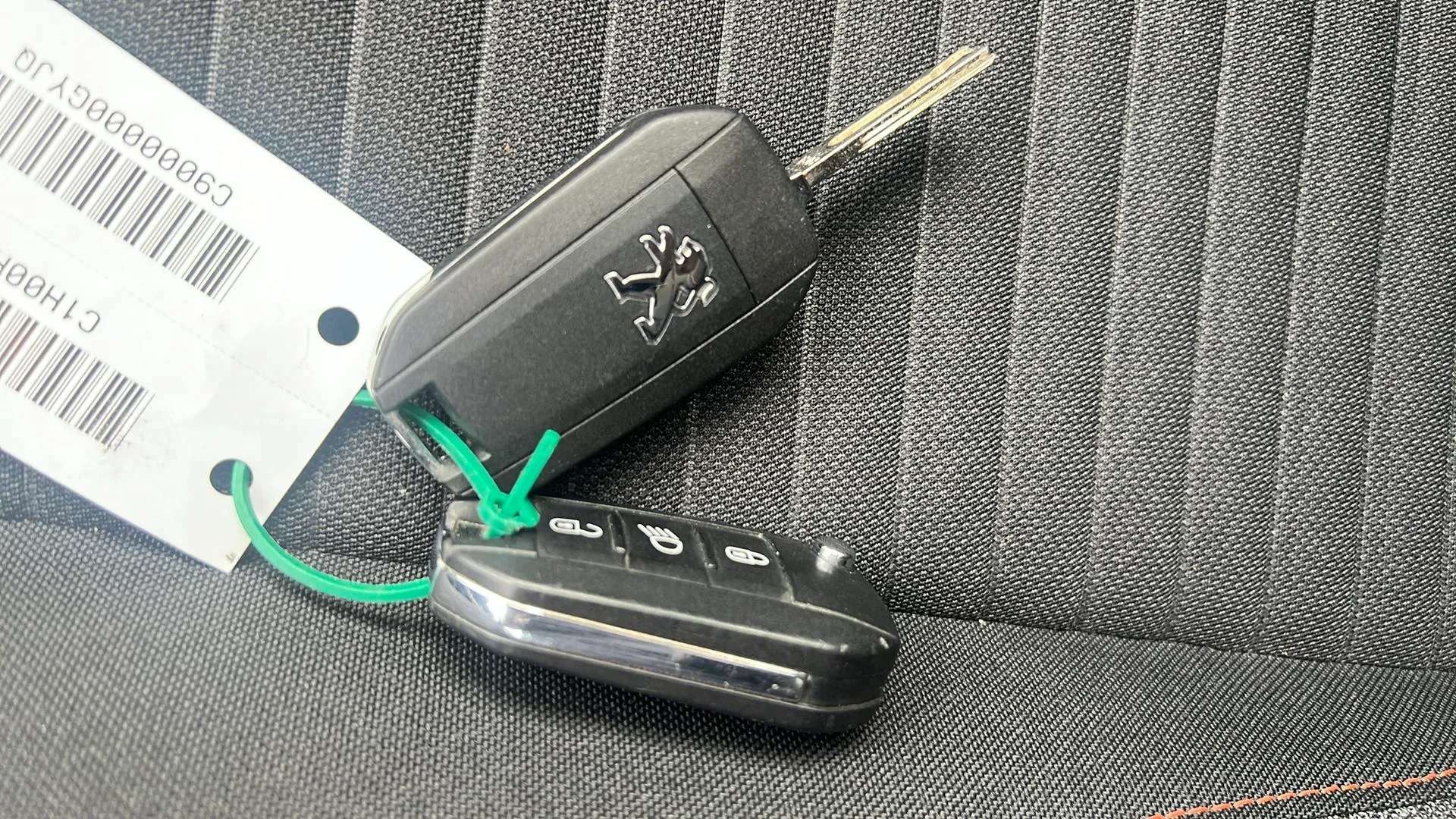 Peugeot 2008 Active Pack PureTech 100 BVM6 - foto 21
