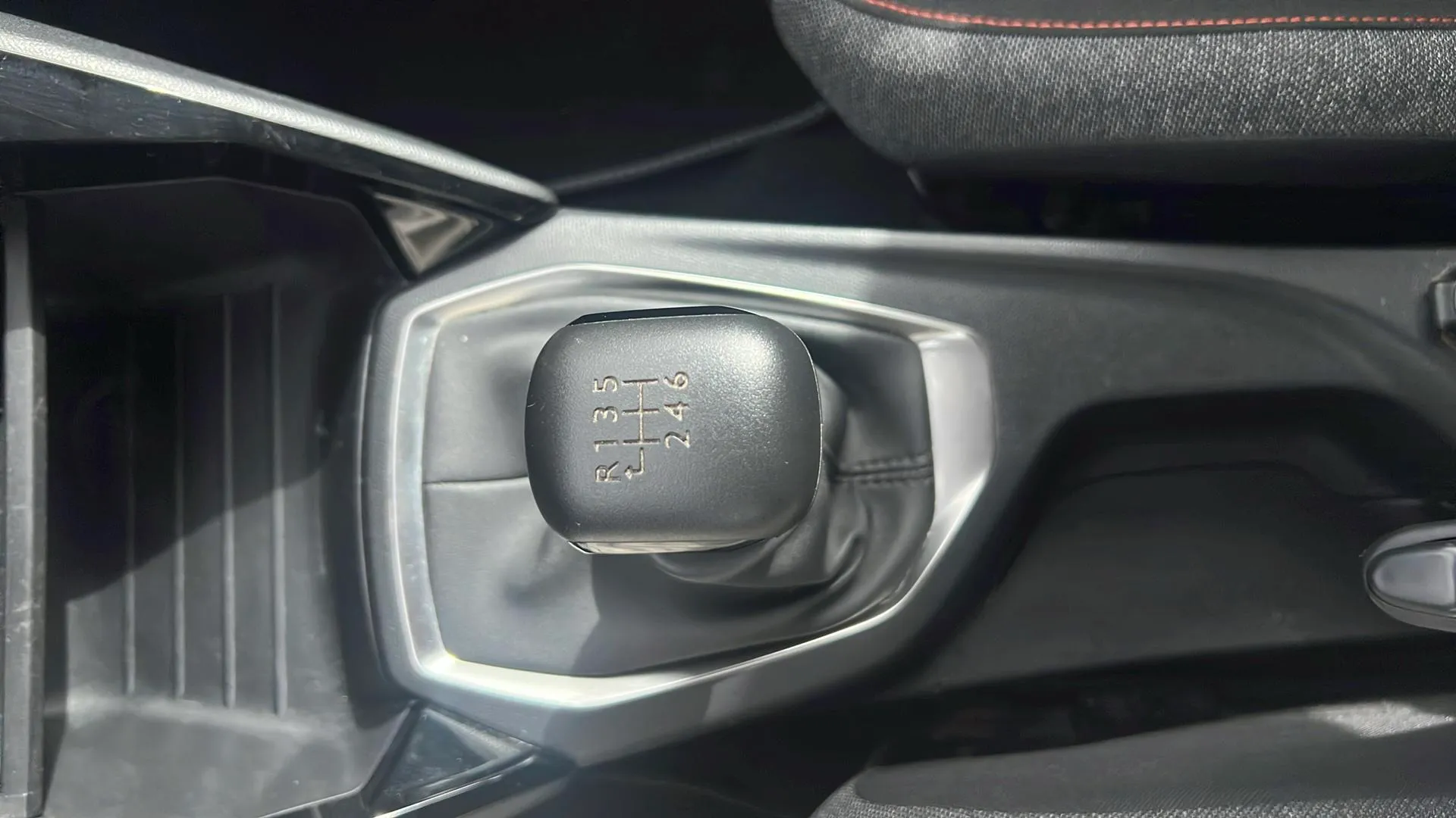 Peugeot 2008 Active Pack PureTech 100 BVM6 - foto 19
