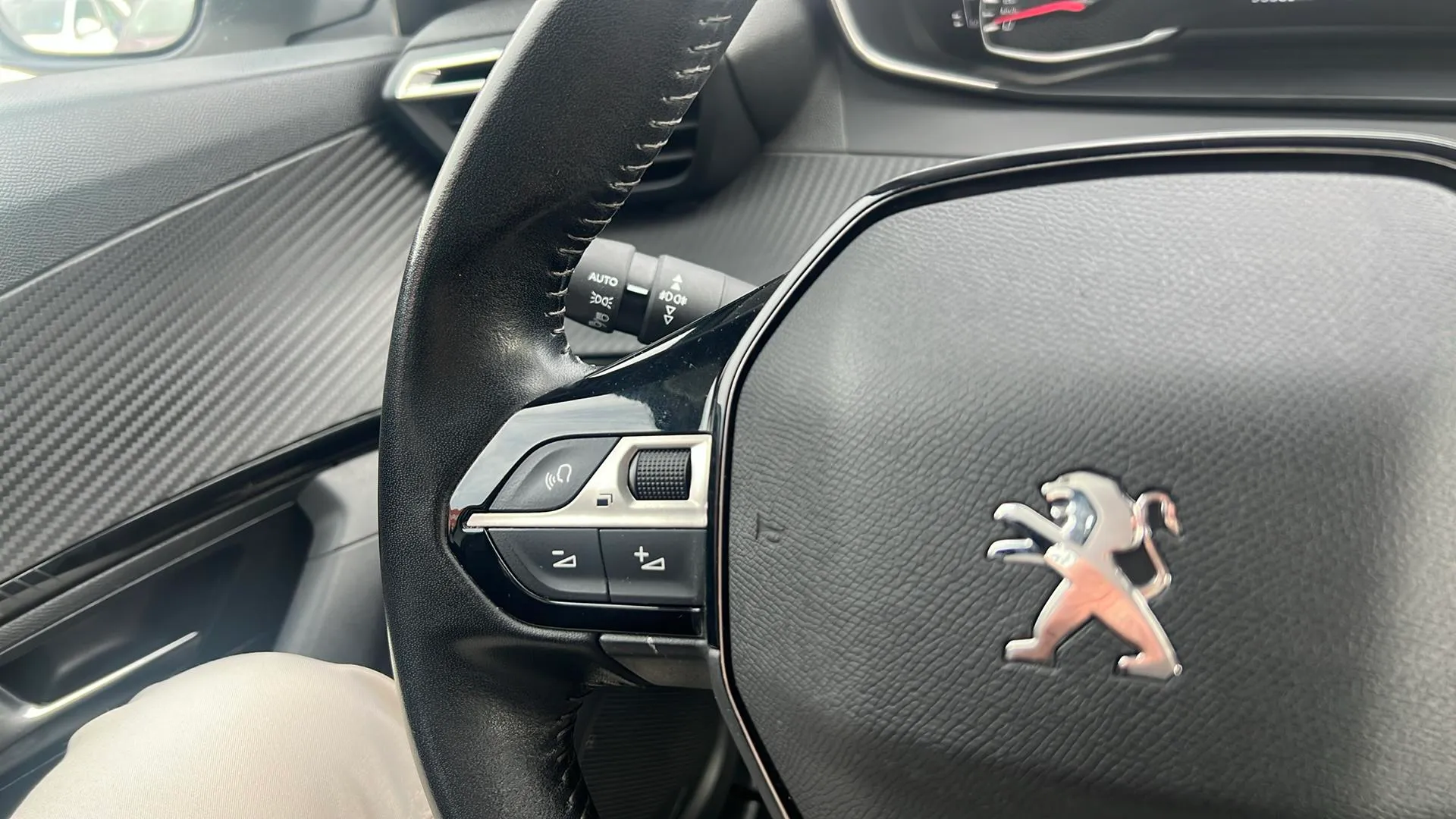 Peugeot 2008 Active Pack PureTech 100 BVM6 - foto 17