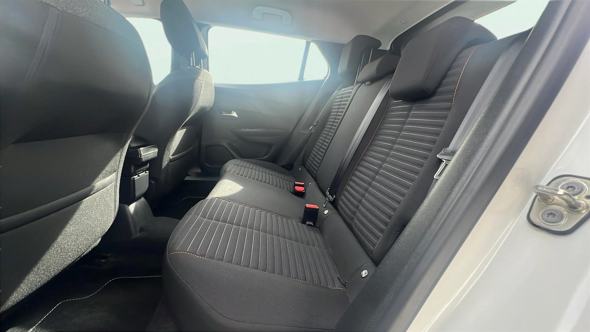 Peugeot 2008 Active Pack PureTech 100 BVM6 - foto 10