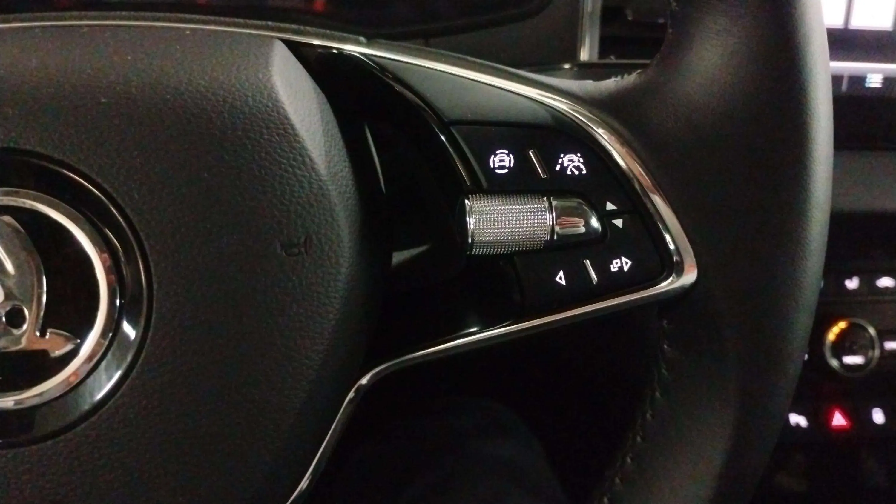 Škoda Karoq 1.5 TSI DSG ACT Ambition - foto 22