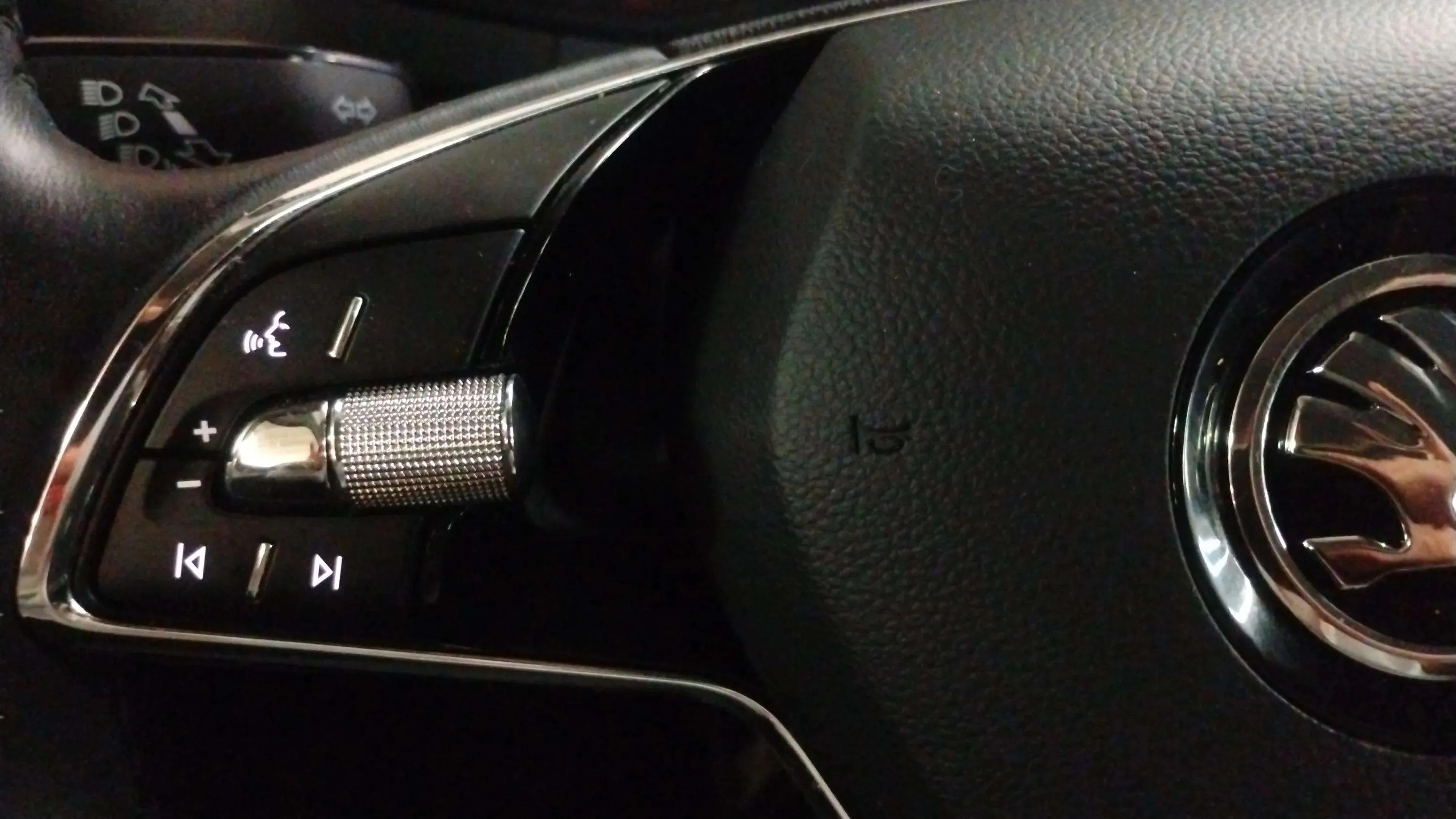 Škoda Karoq 1.5 TSI DSG ACT Ambition - foto 27