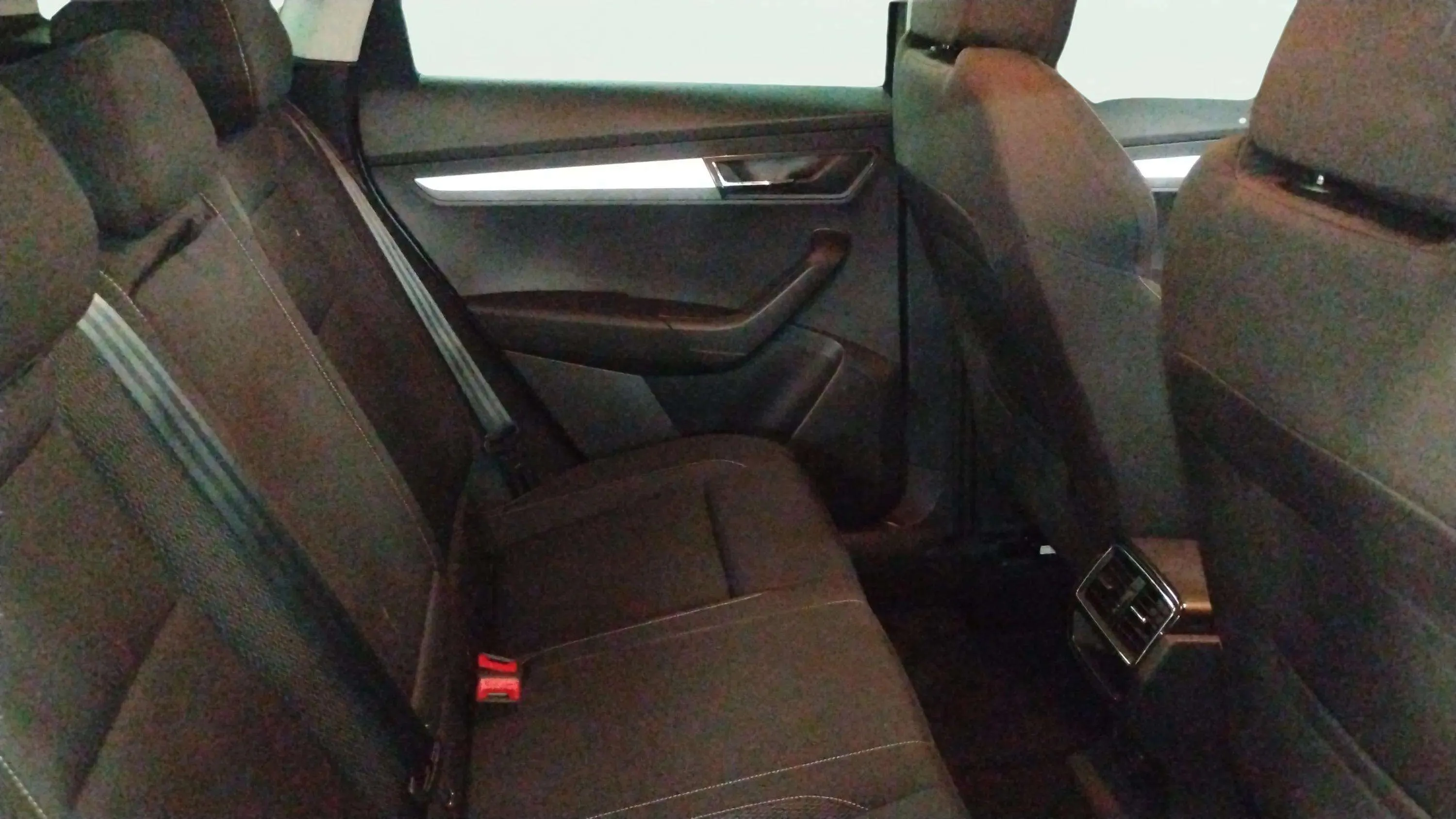 Škoda Karoq 1.5 TSI DSG ACT Ambition - foto 16