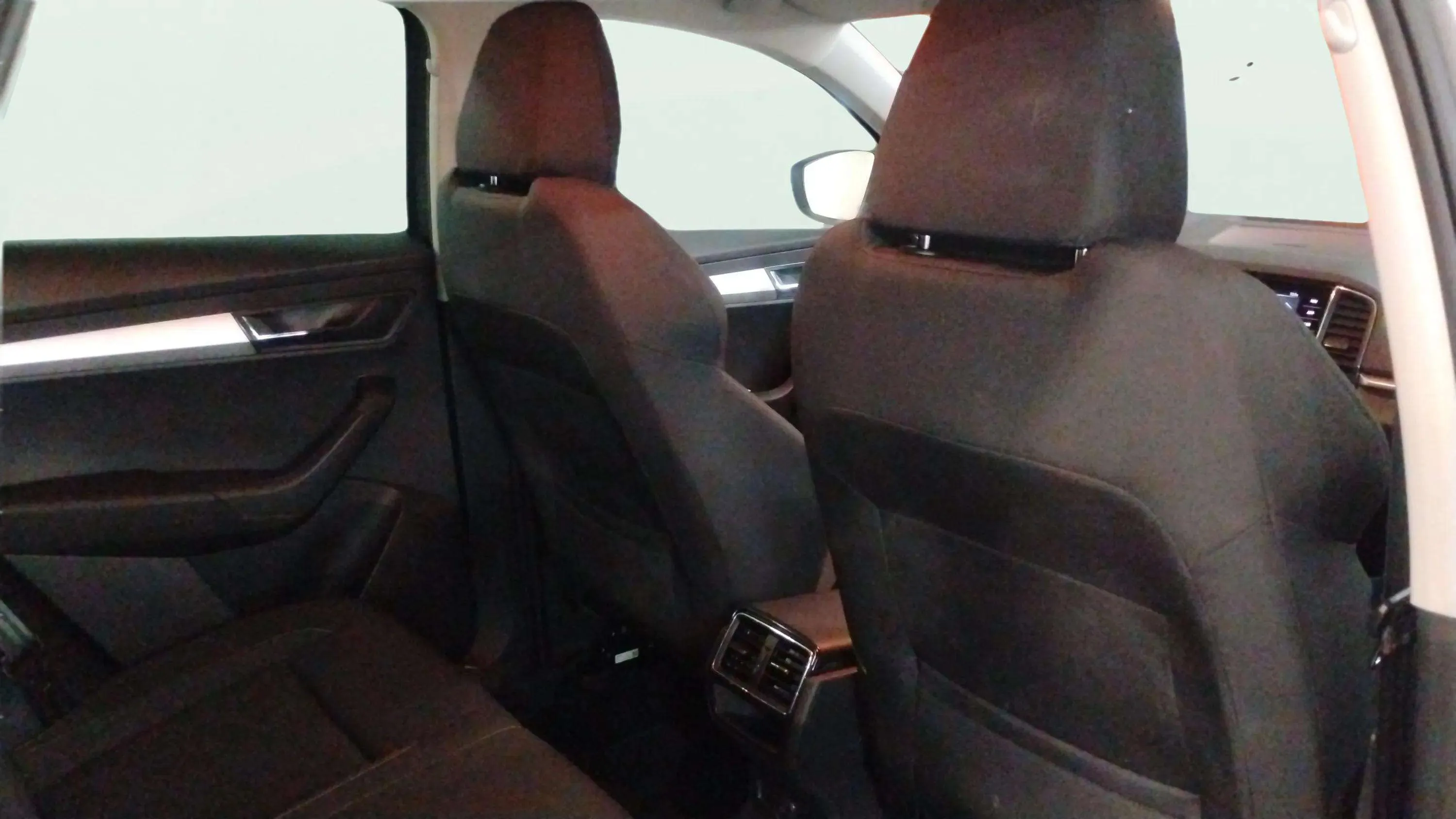 Škoda Karoq 1.5 TSI DSG ACT Ambition - foto 15