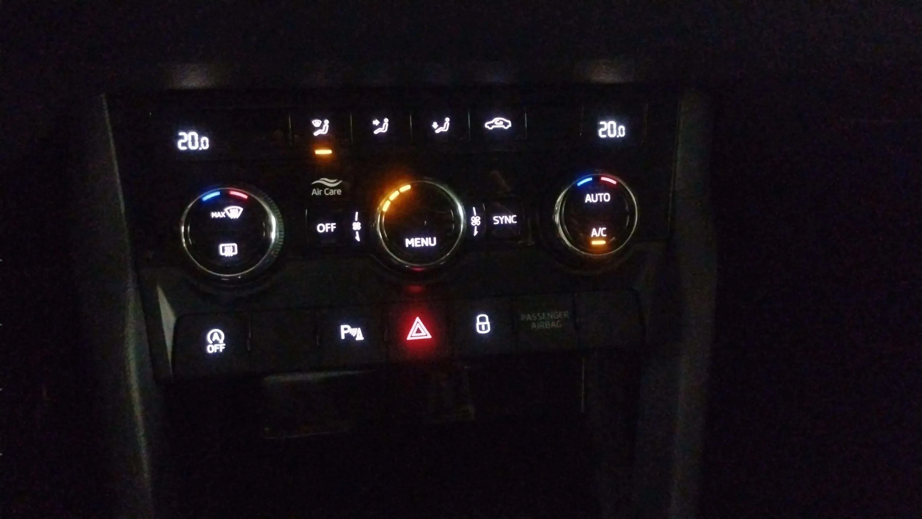 Škoda Karoq 1.5 TSI DSG ACT Ambition - foto 25