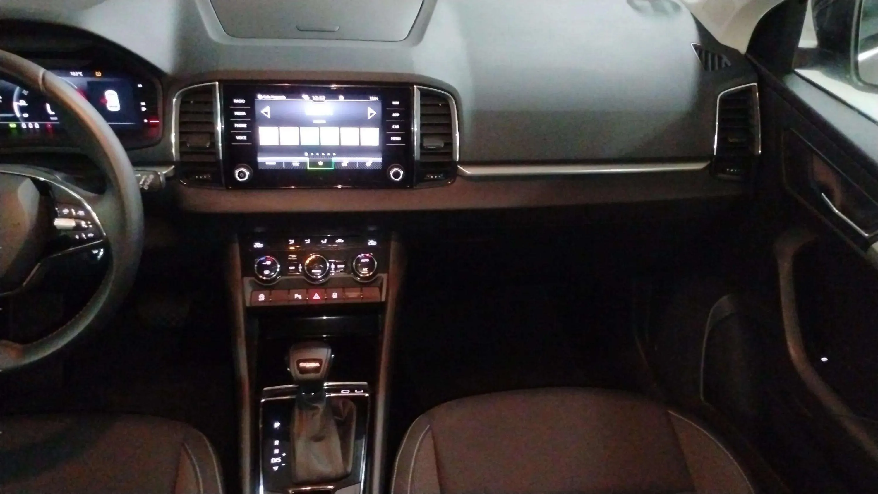 Škoda Karoq 1.5 TSI DSG ACT Ambition - foto 19