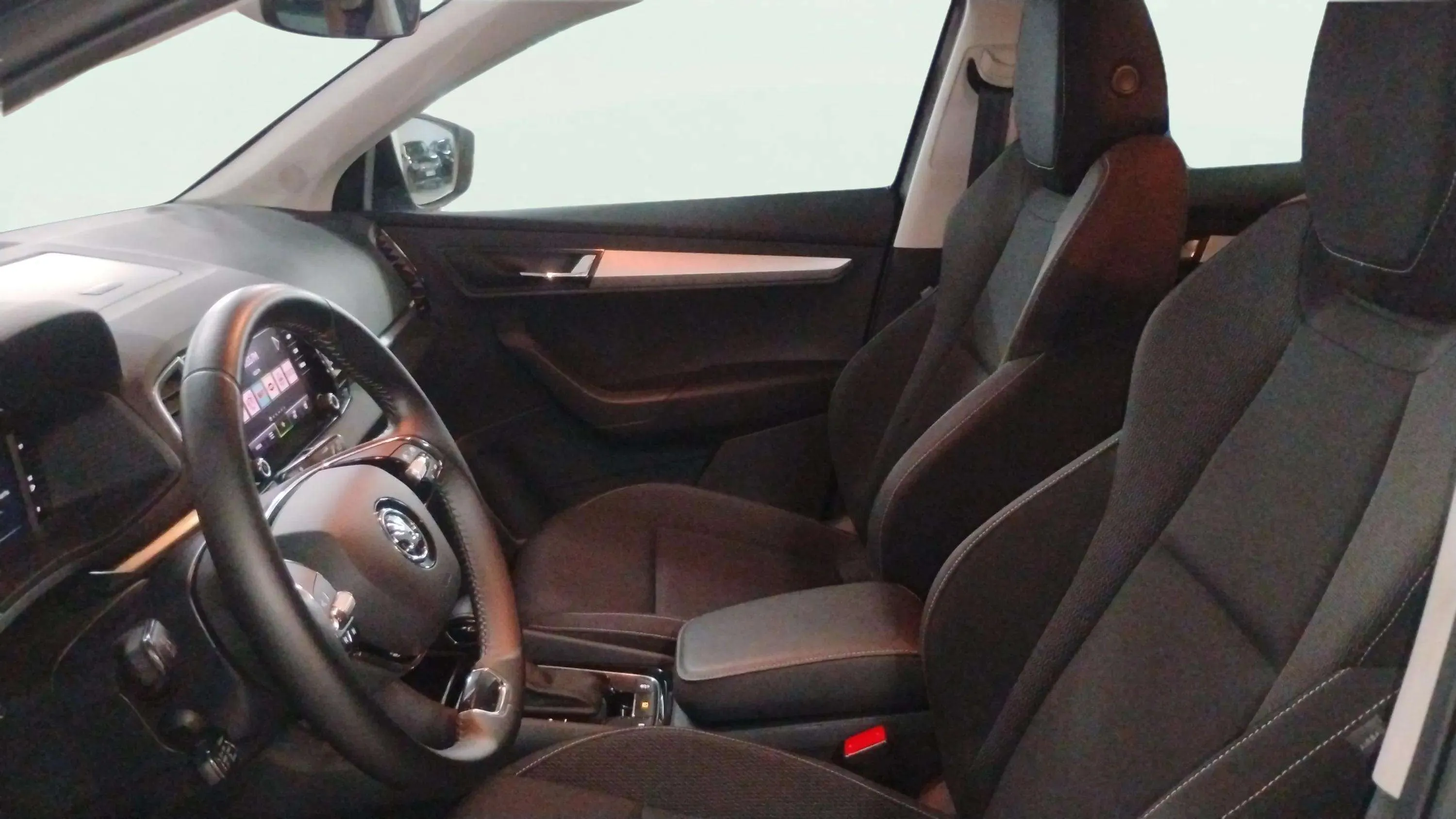 Škoda Karoq 1.5 TSI DSG ACT Ambition - foto 7