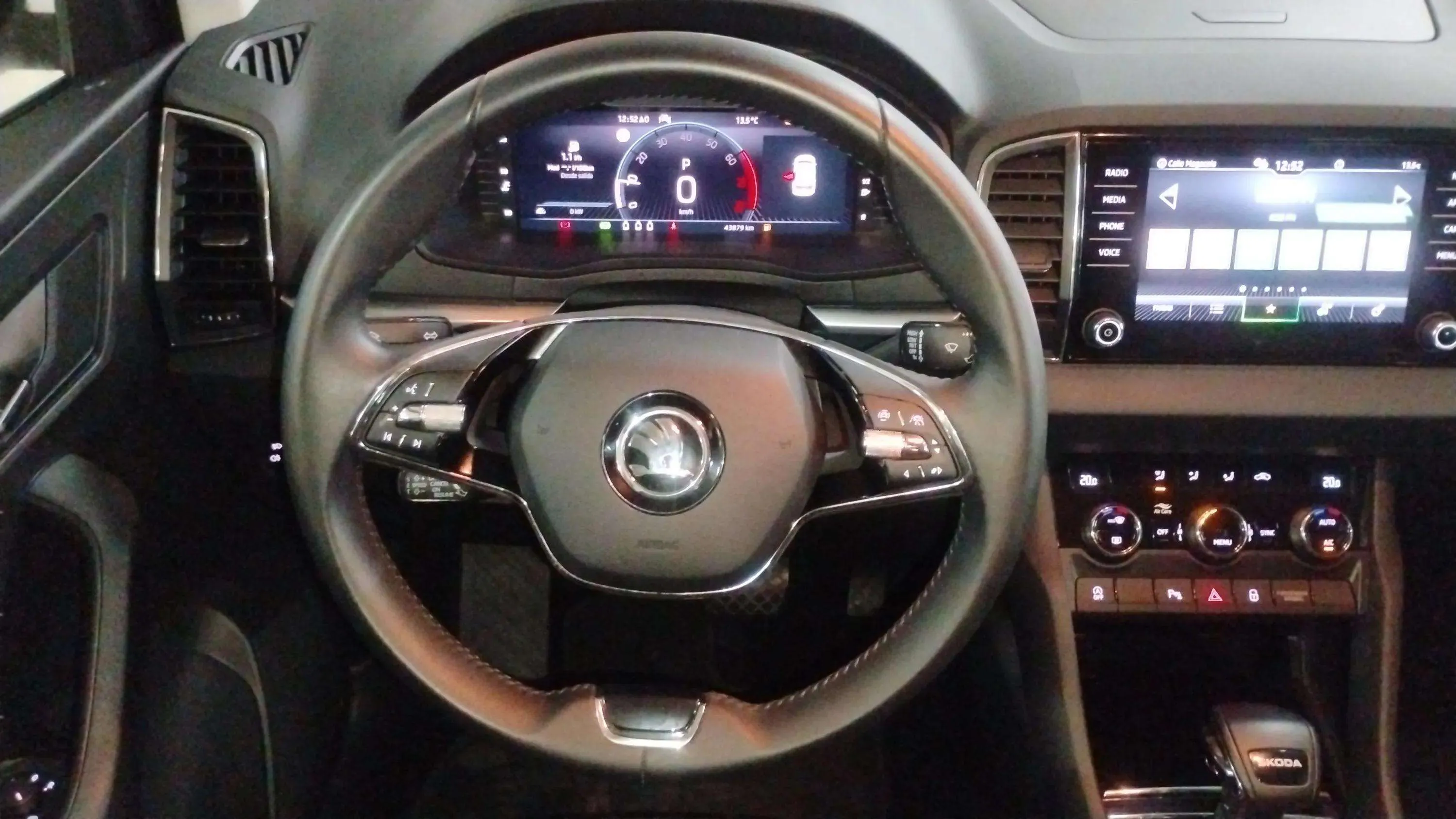 Škoda Karoq 1.5 TSI DSG ACT Ambition - foto 20