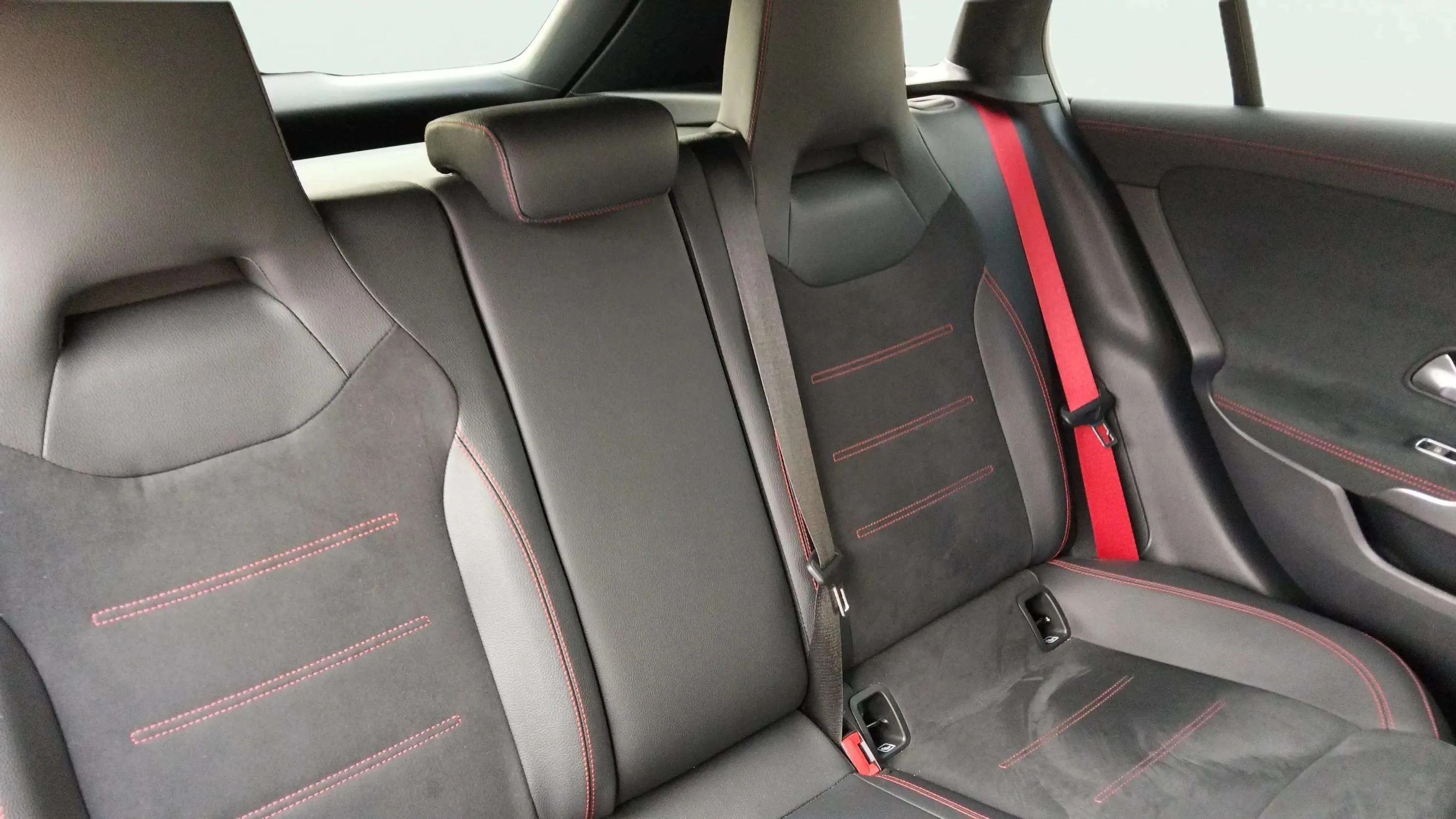 Mercedes-Benz CLA Mercedes-AMG 45 4MATIC+ Shooting Bra - foto 10