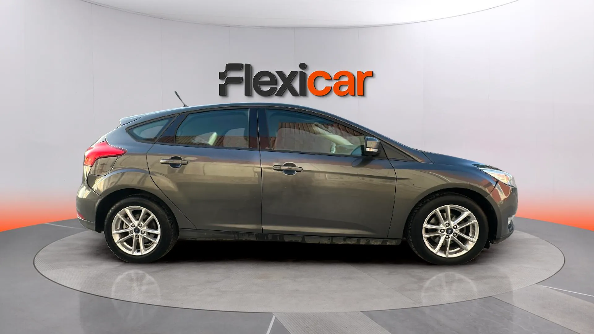 Ford Focus 1.0 EcoBoost Trend - foto 2