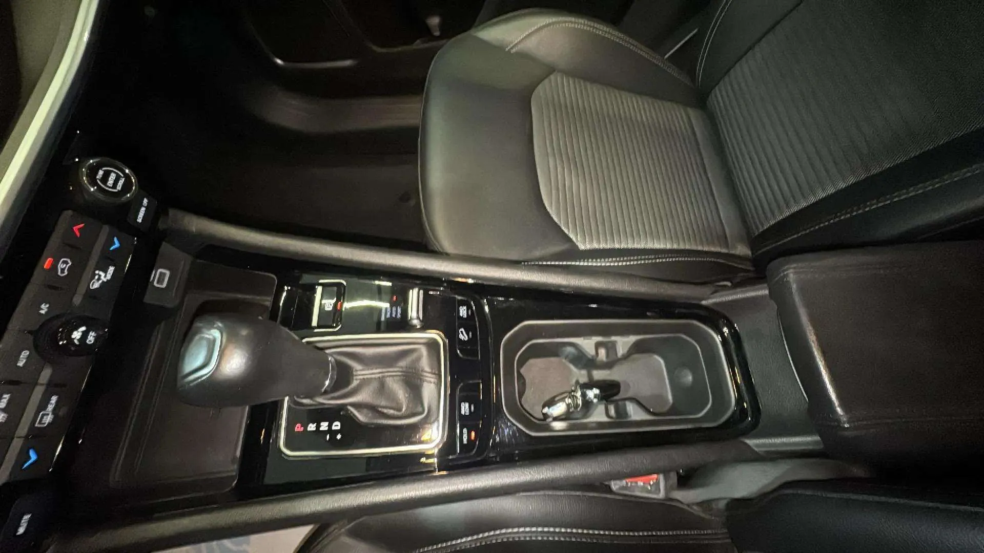 Jeep Compass 4xe 1.3 PHEV Limited AWD - foto 12