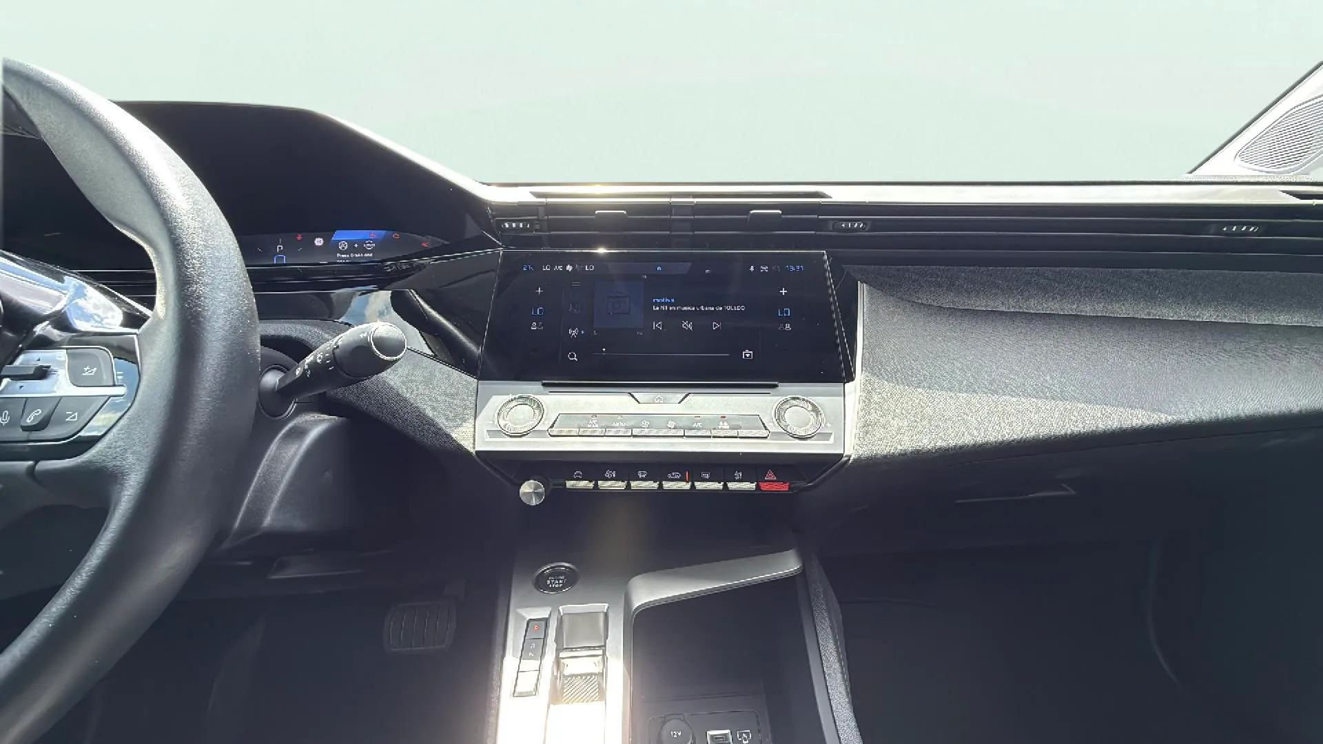 Peugeot 408 Allure Hybrid 145 eDCS6 - foto 17