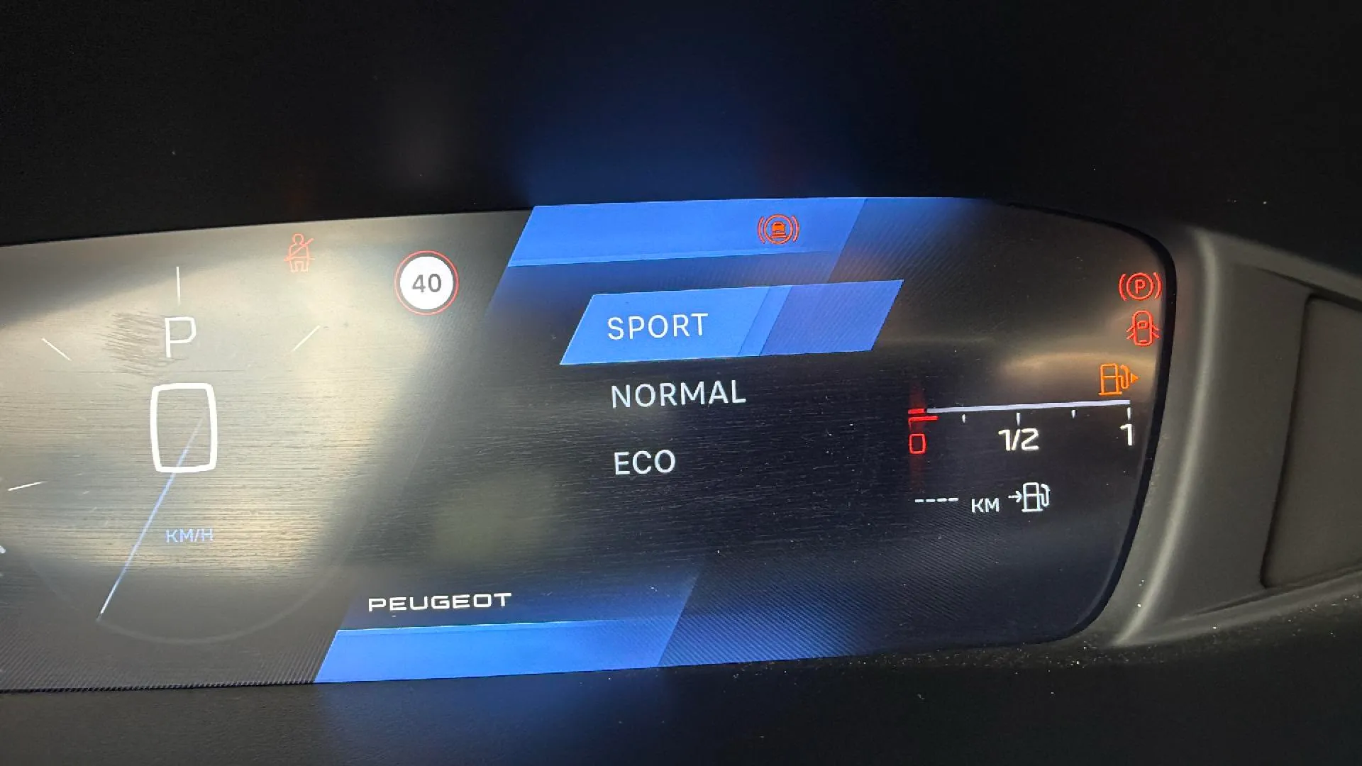 Peugeot 408 Allure Hybrid 145 eDCS6 - foto 12