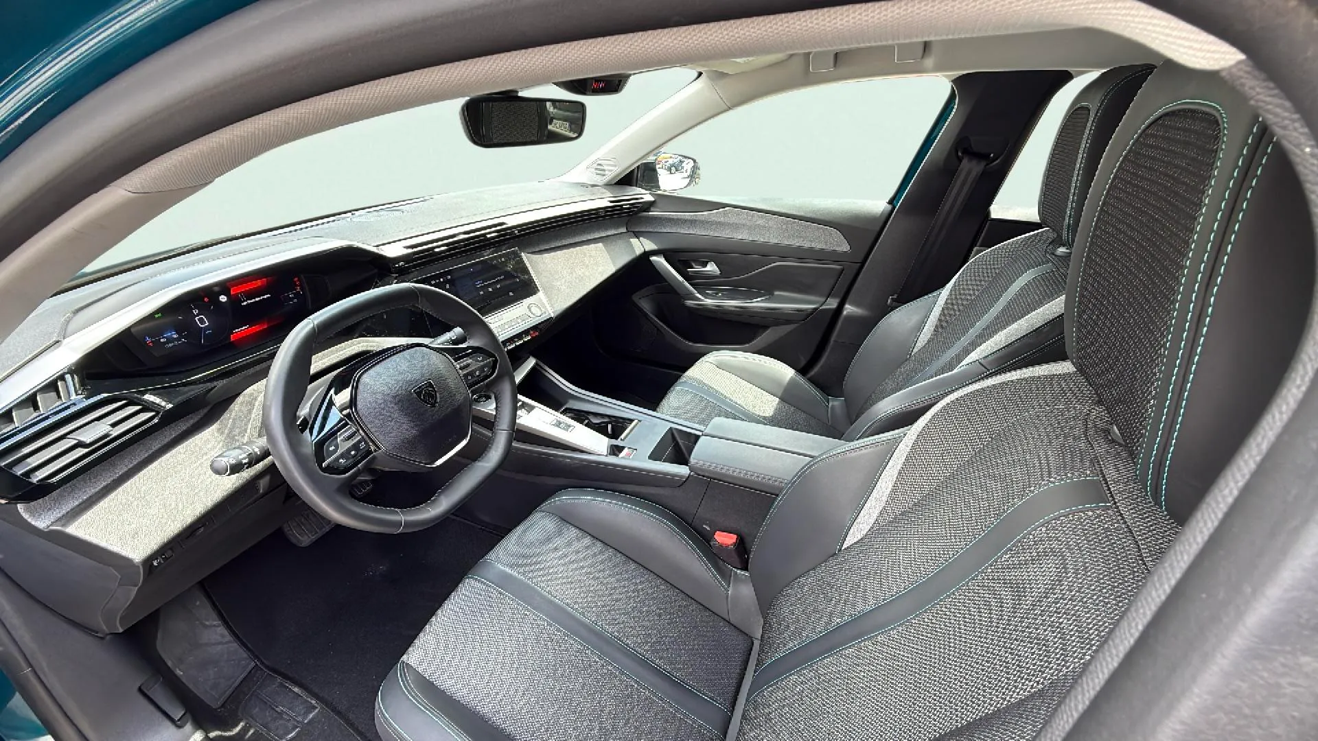 Peugeot 408 Allure Hybrid 145 eDCS6 - foto 9