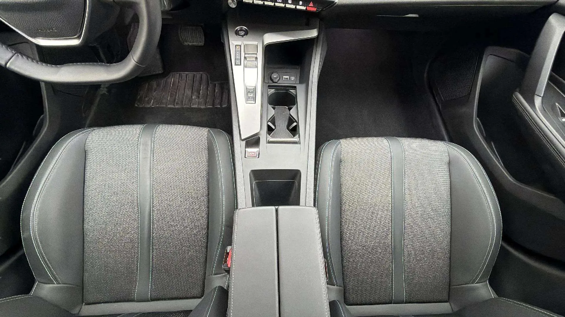 Peugeot 408 Allure Hybrid 136 eDCS6 - foto 16