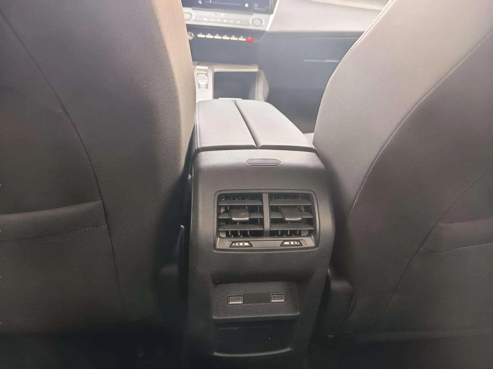 Peugeot 408 Allure Hybrid 145 eDCS6 - foto 20