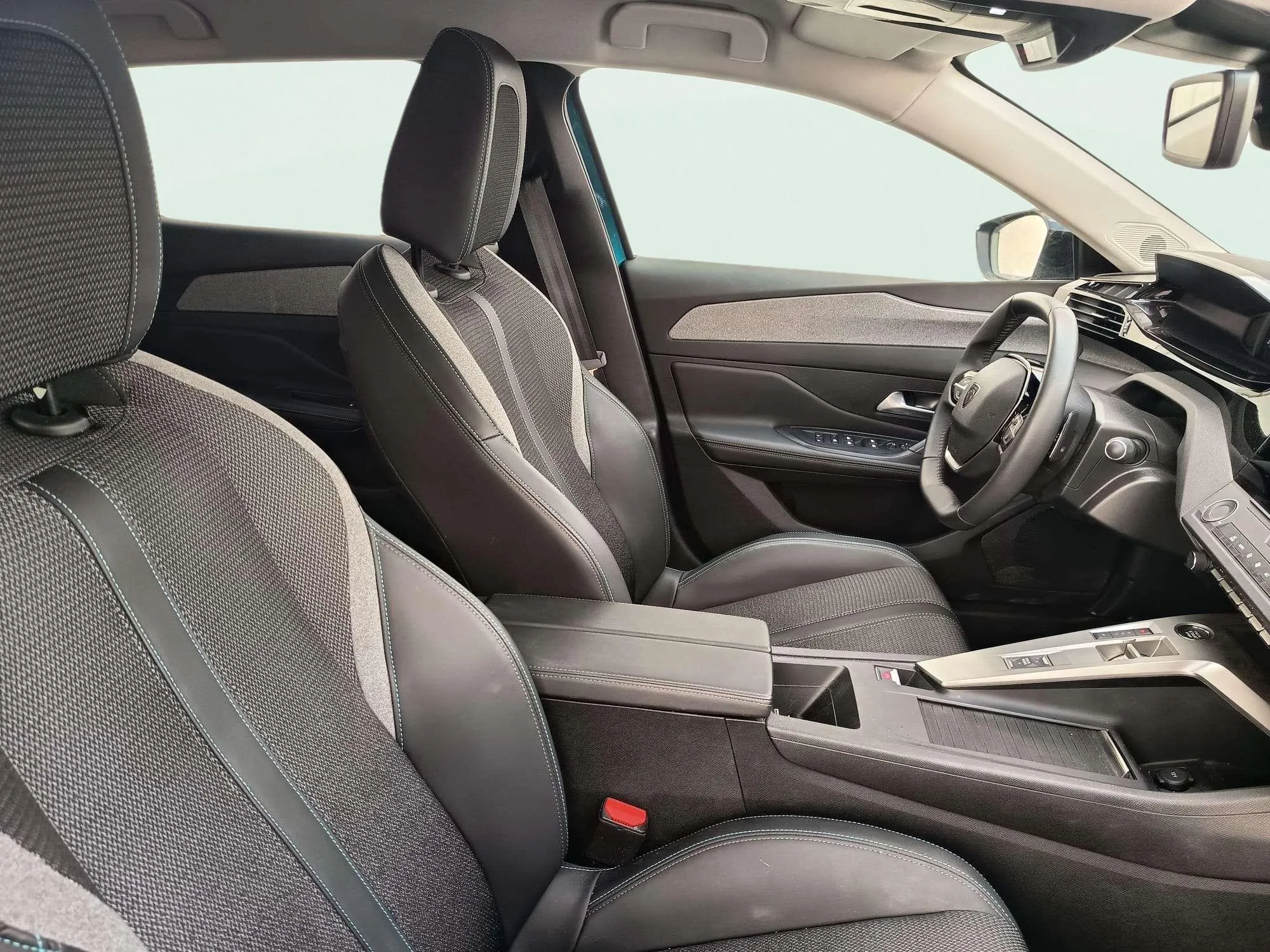Peugeot 408 Allure Hybrid 145 eDCS6 - foto 18
