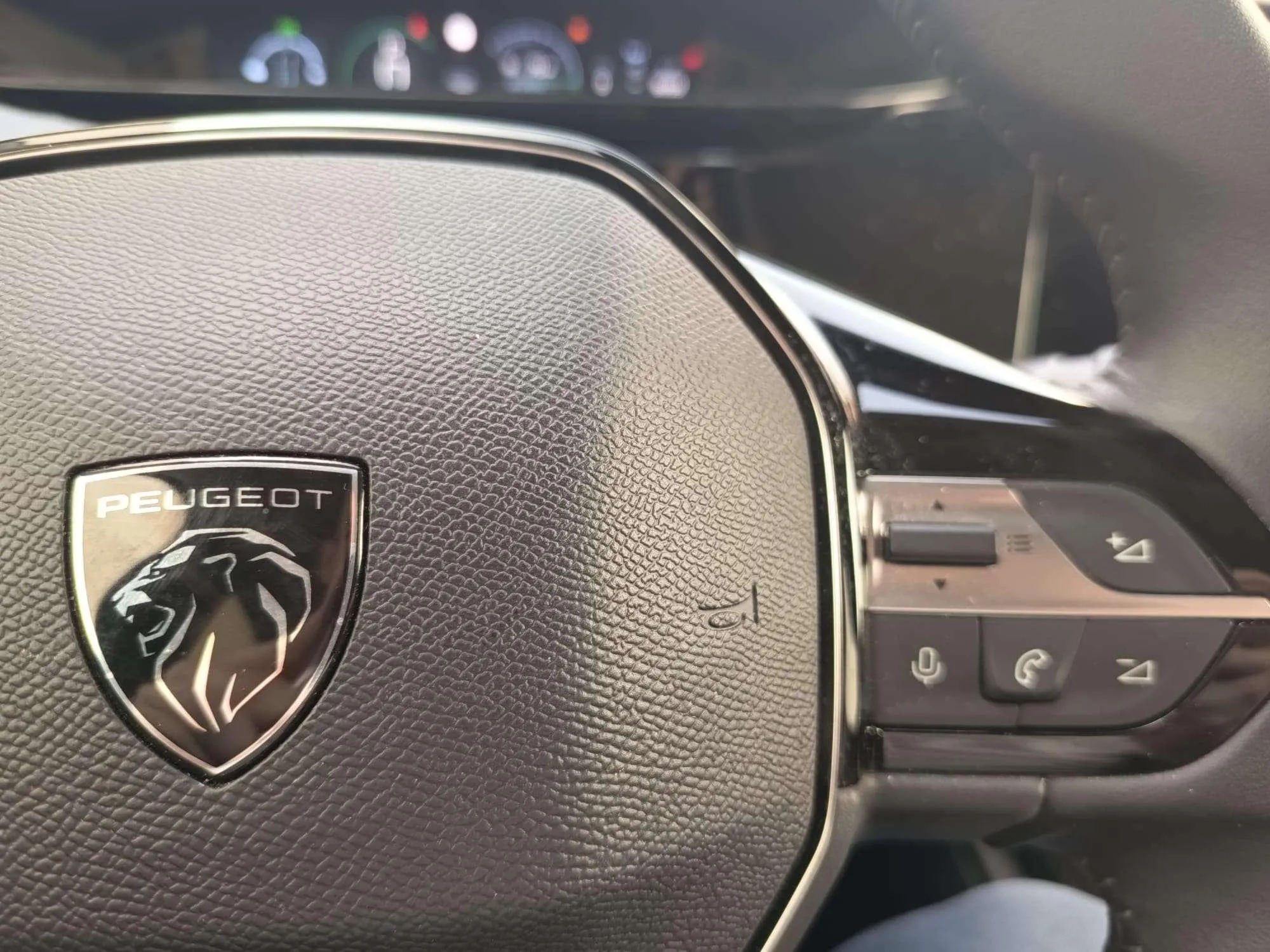 Peugeot 408 Allure Hybrid 145 eDCS6 - foto 12