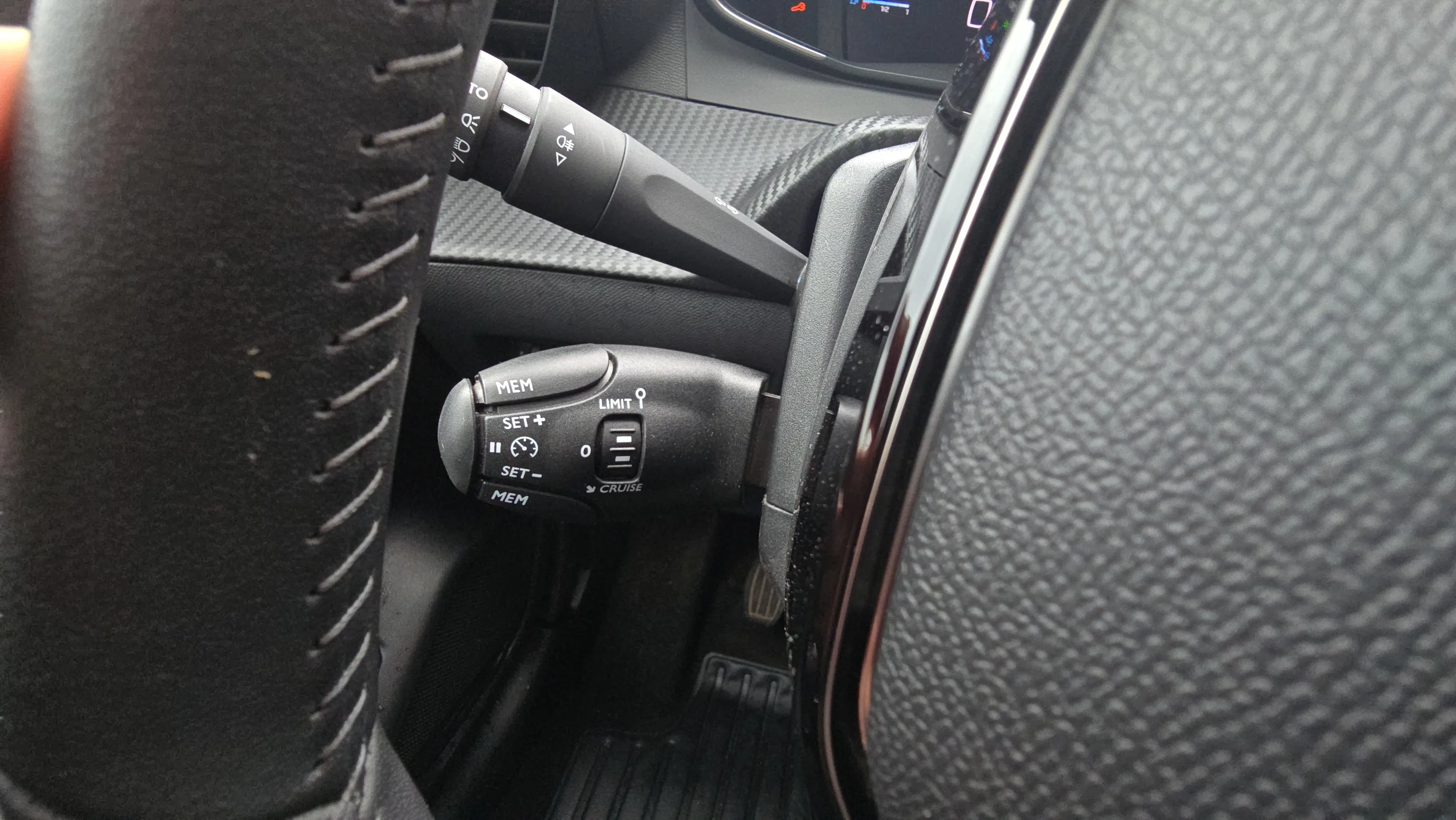 Peugeot 208 Allure Gasolina 100 - foto 13