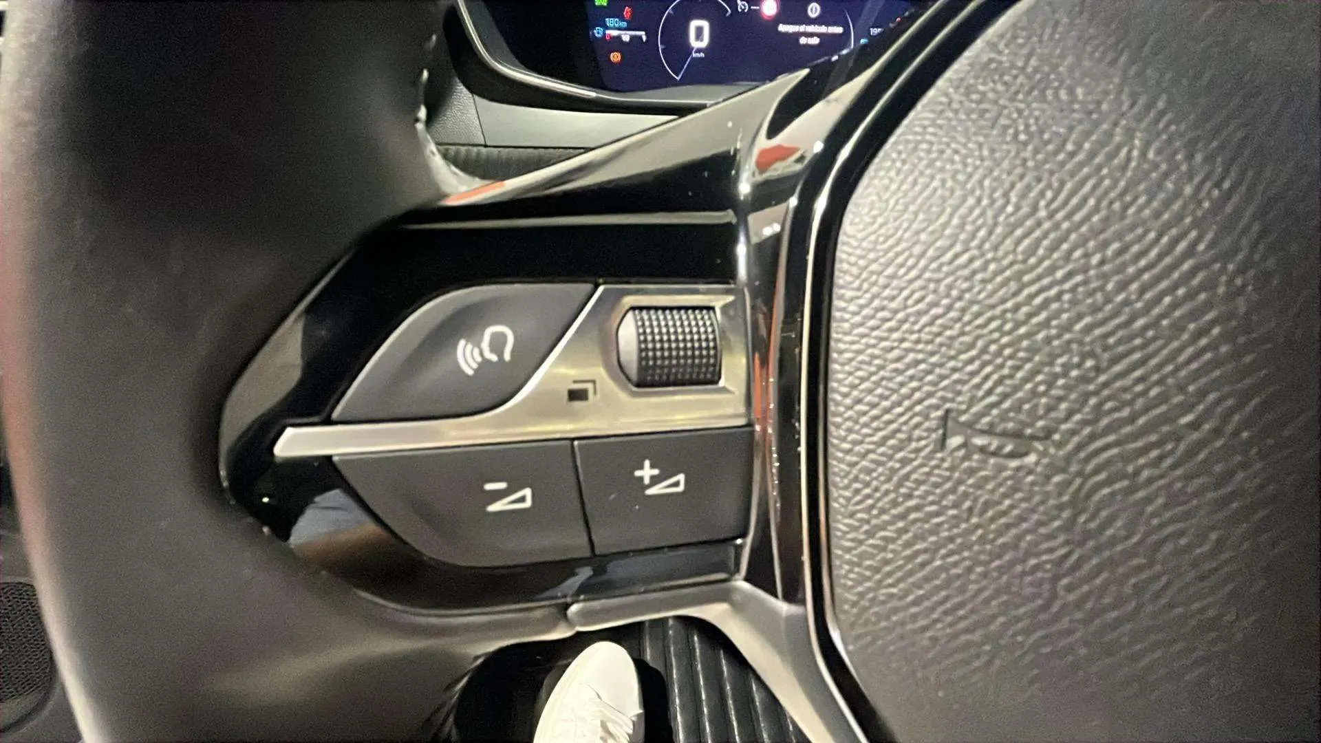 Peugeot 2008 Allure Gasolina 100 - foto 19