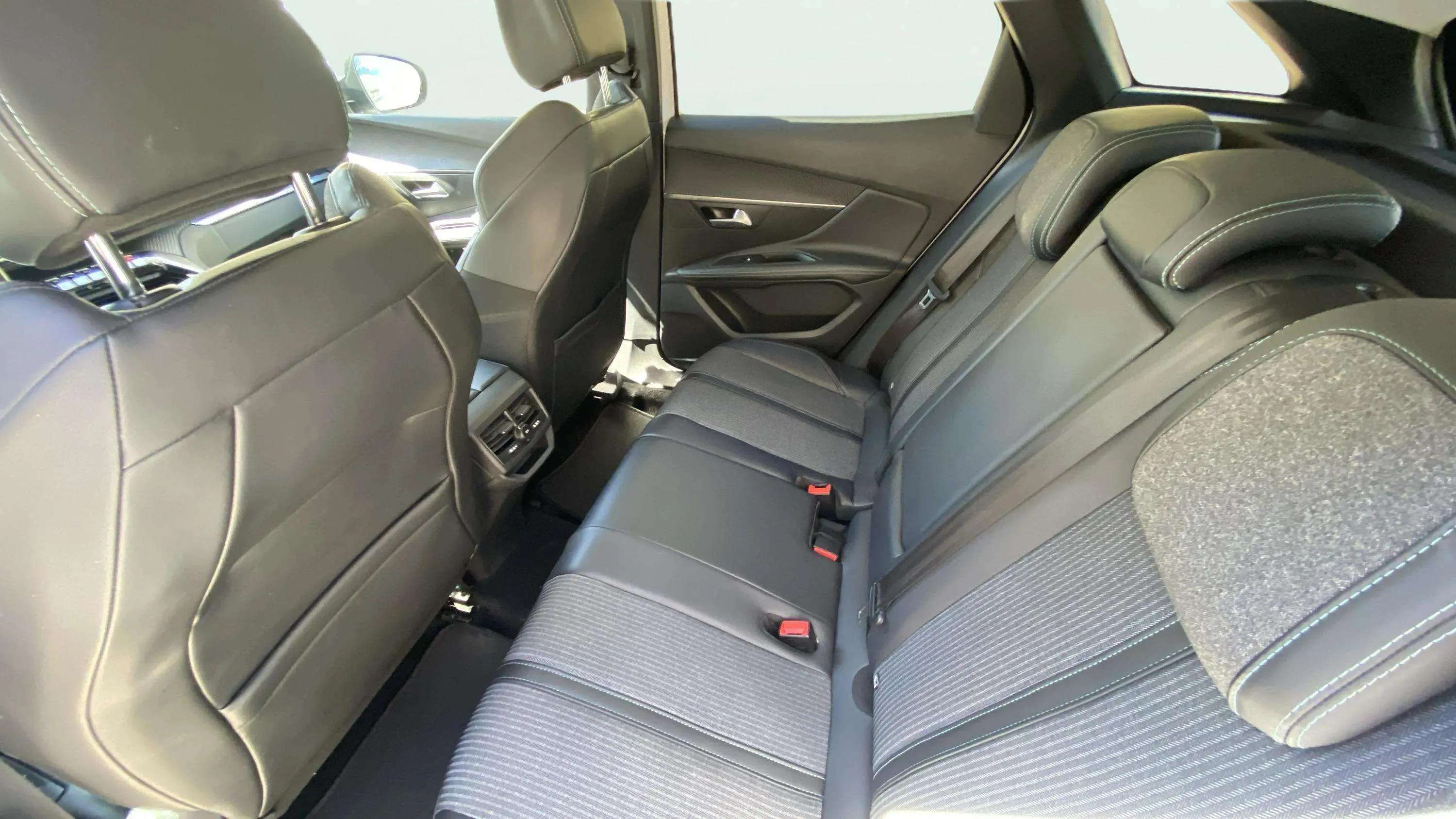 Peugeot 3008 1.2 PureTech Allure EAT8 - foto 14