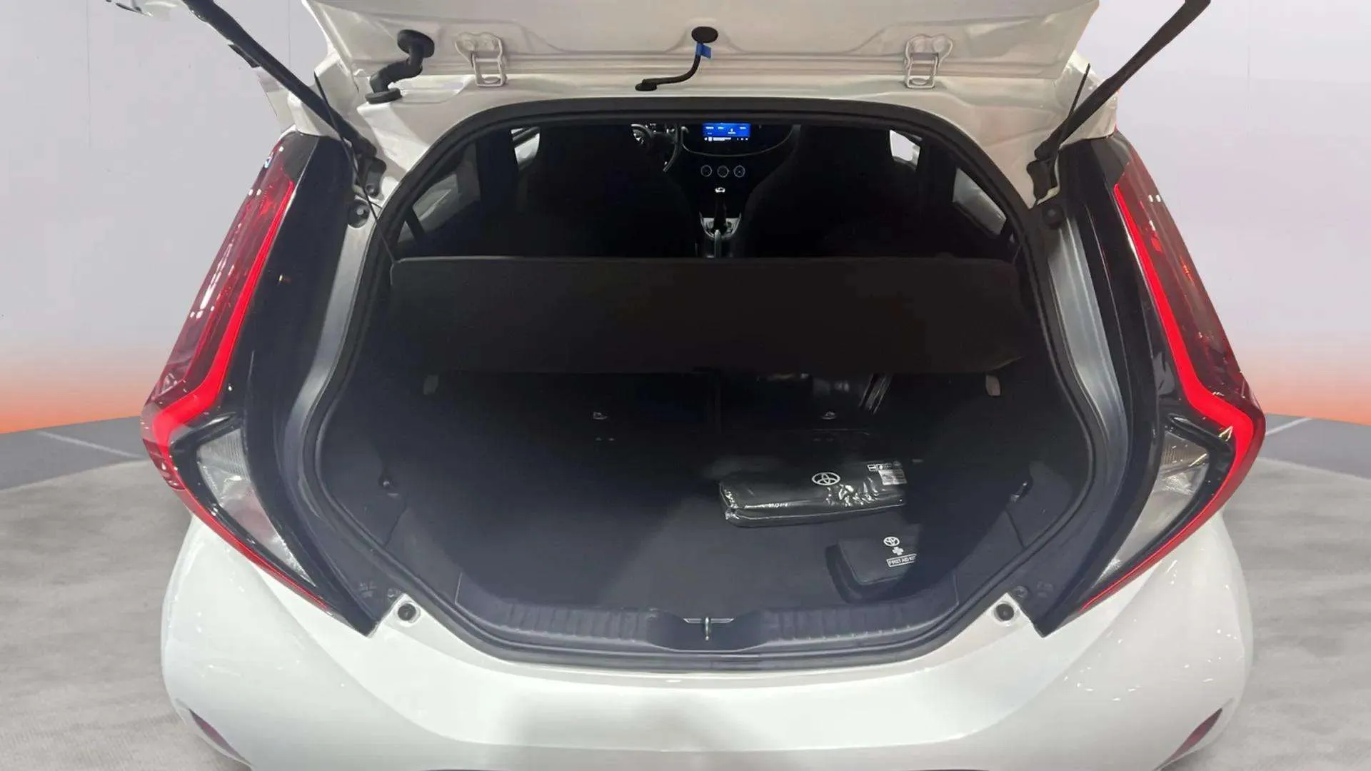 Toyota Aygo X 1.0 VVT-I Chic - foto 12
