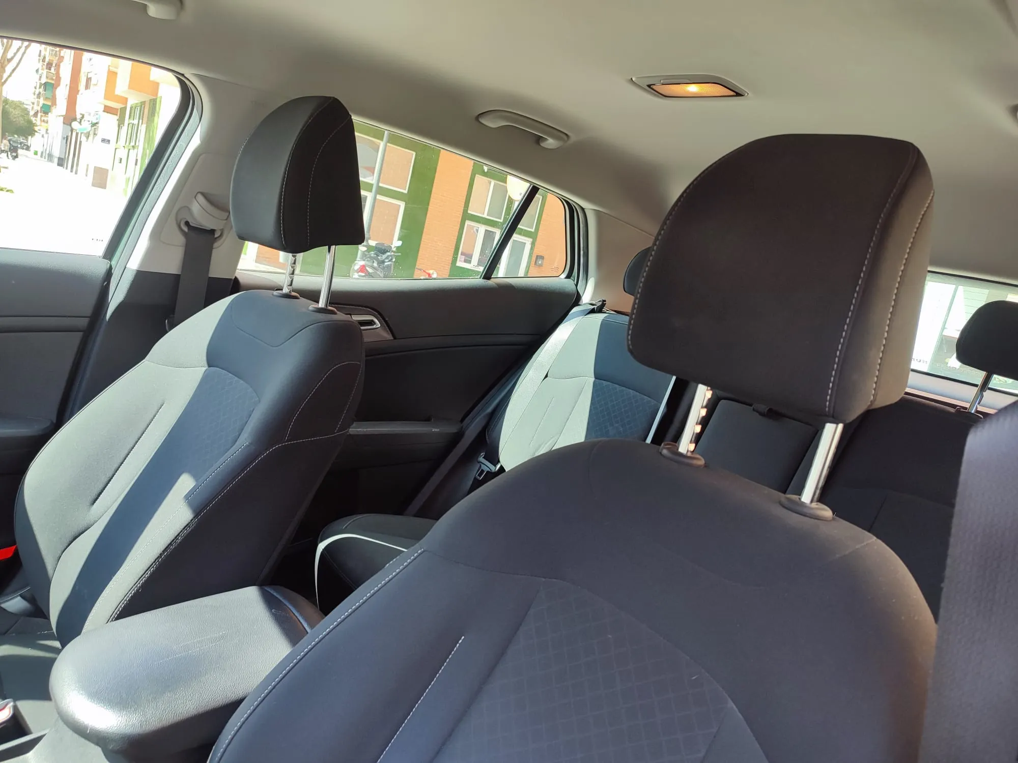 Kia Sportage 1.6 CRDi Concept 4x2 - foto 7