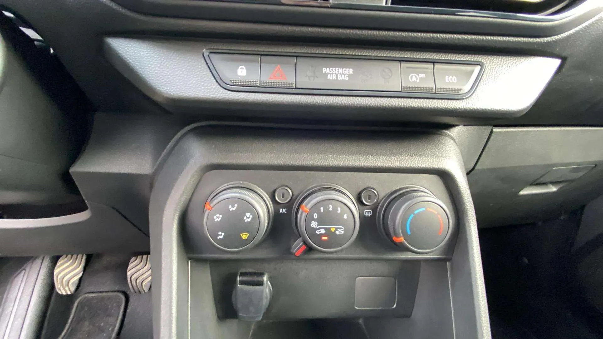 Dacia Sandero Stepway Essential TCe (90V) - foto 22