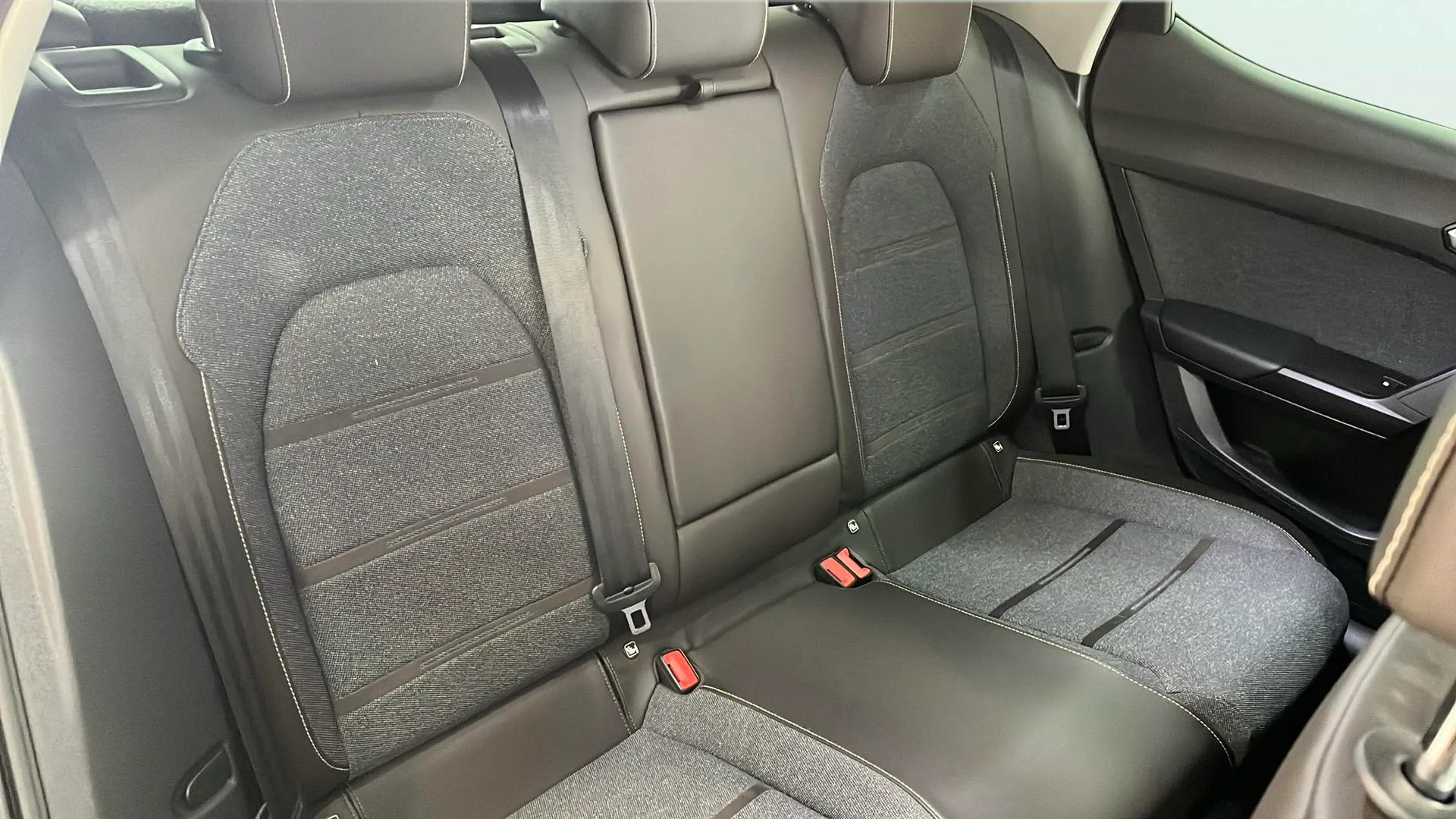 SEAT León 2.0 TDI DSG-7 FR Go L - foto 18