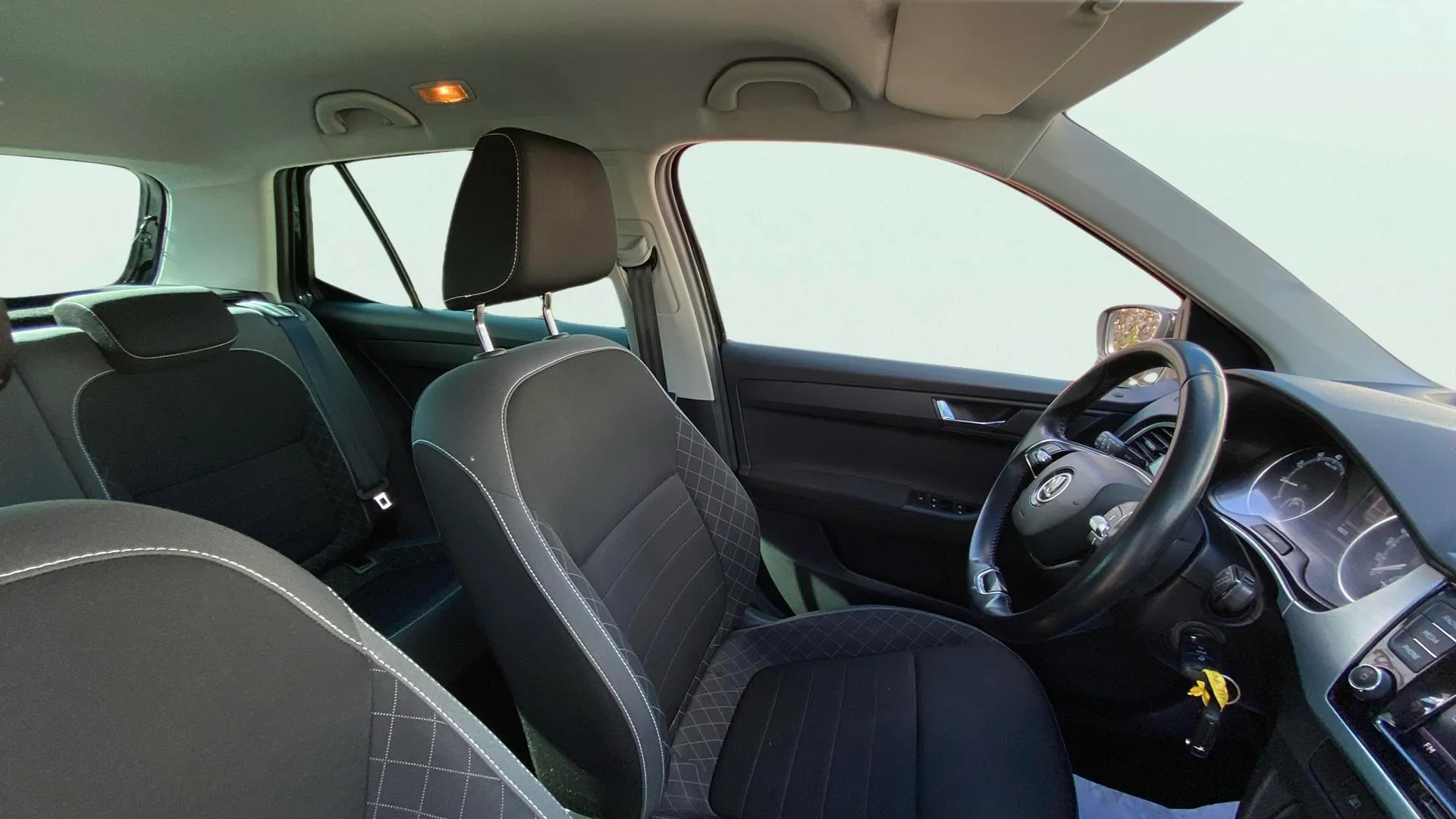 Škoda Fabia 1.0 TSI Ambition Plus - foto 14