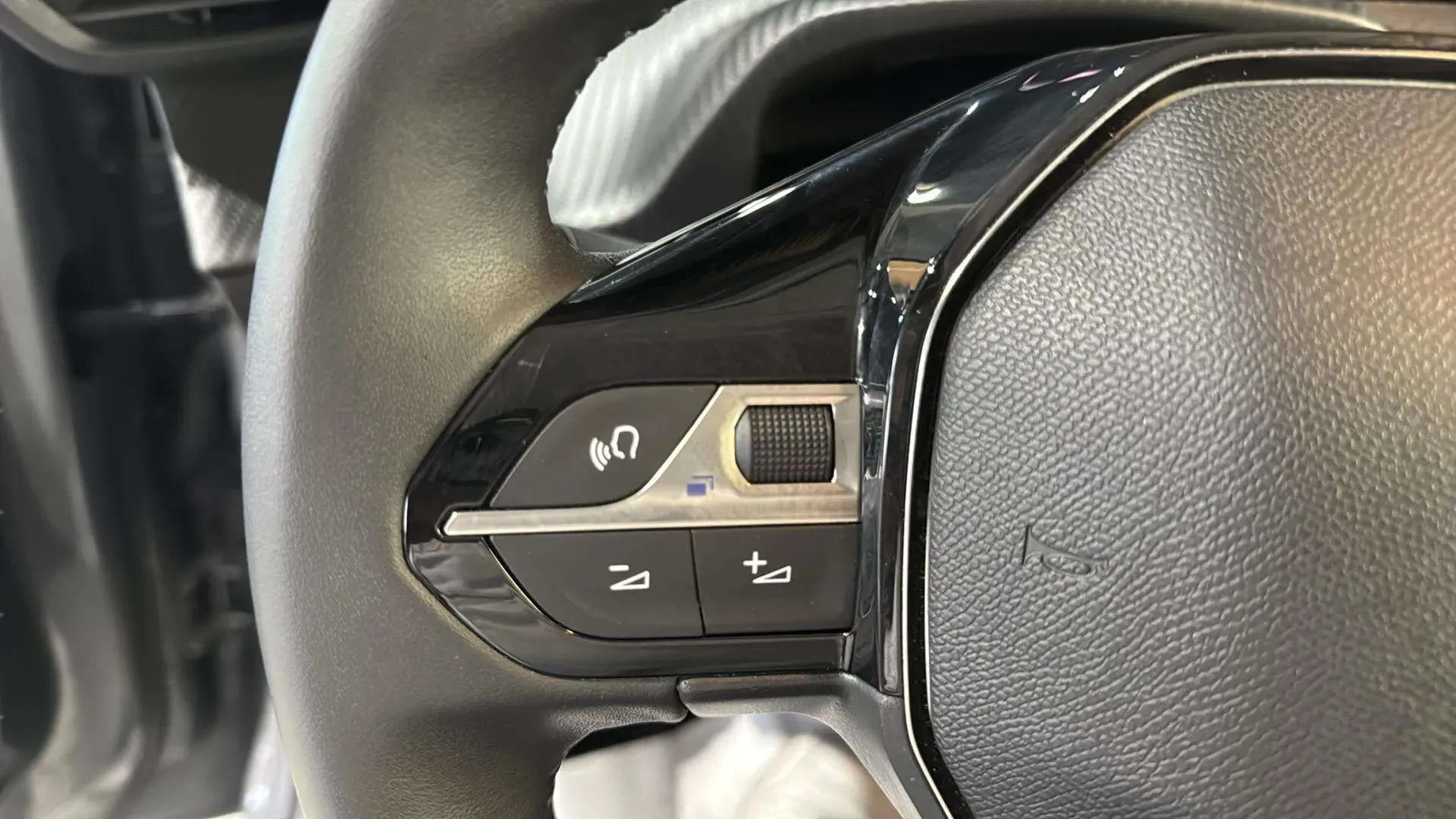 Peugeot 208 Allure Gasolina 100 - foto 15