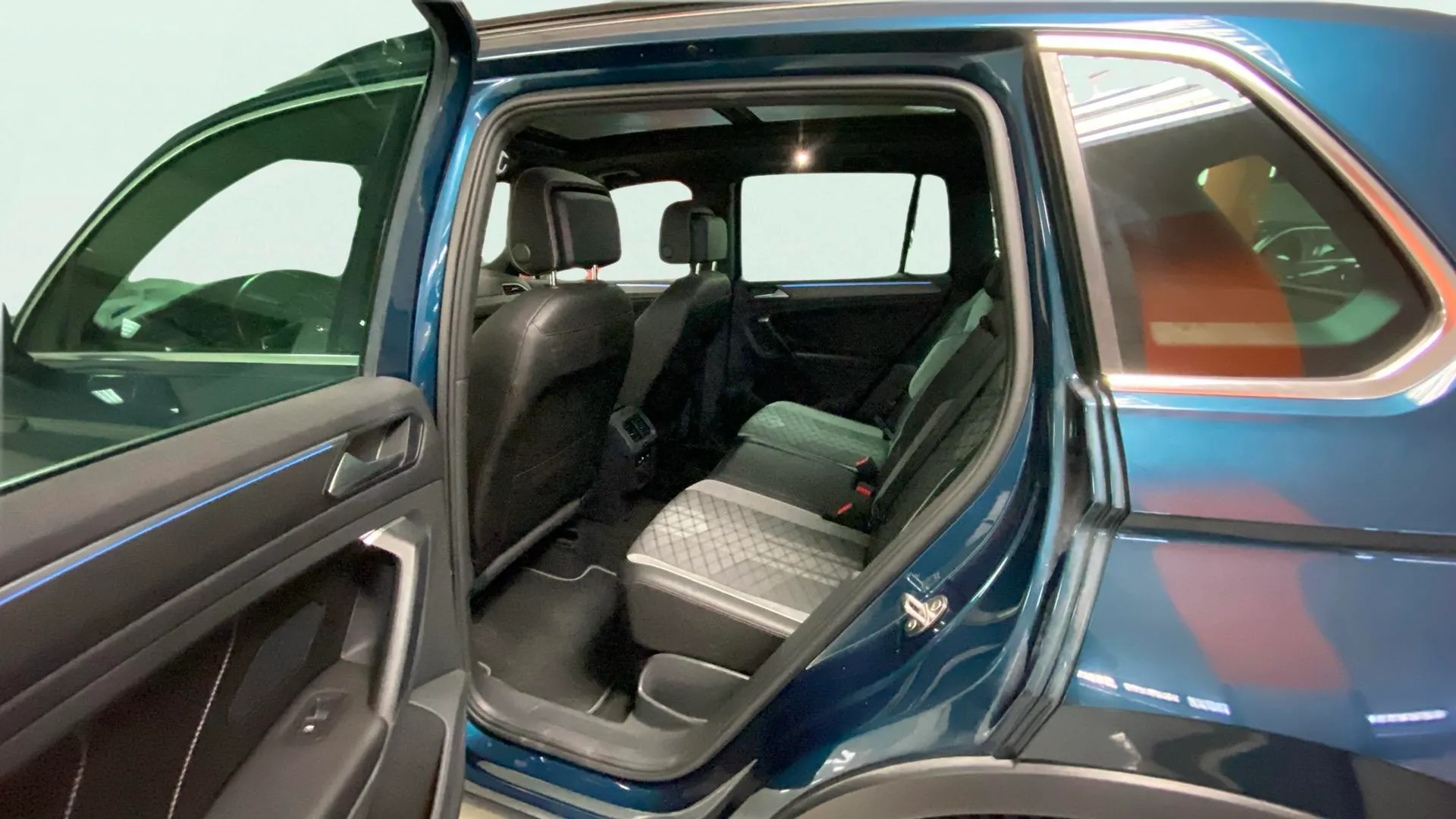 Volkswagen Tiguan R-Line 2.0 TDI DSG - foto 19
