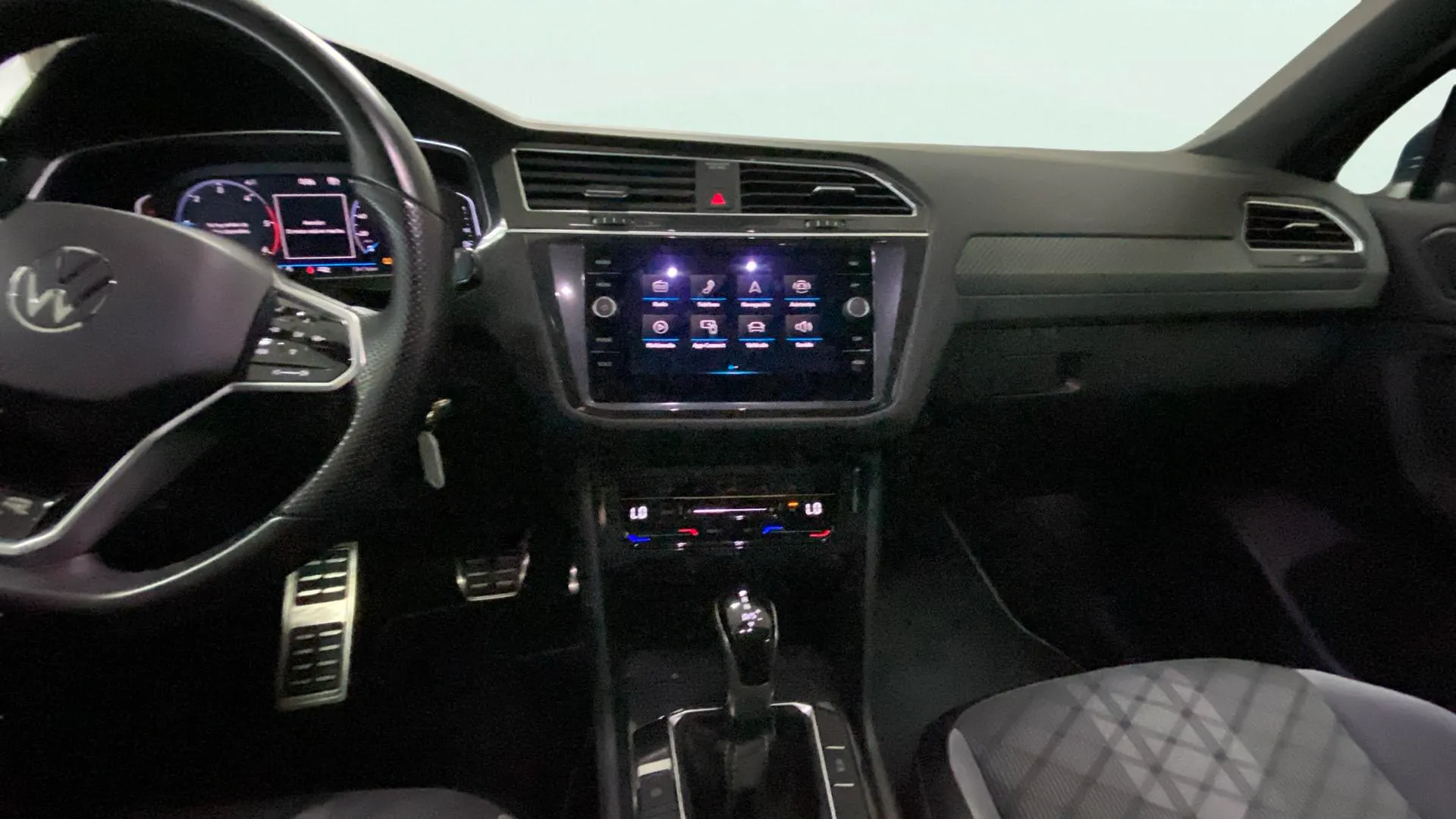 Volkswagen Tiguan R-Line 2.0 TDI DSG - foto 9
